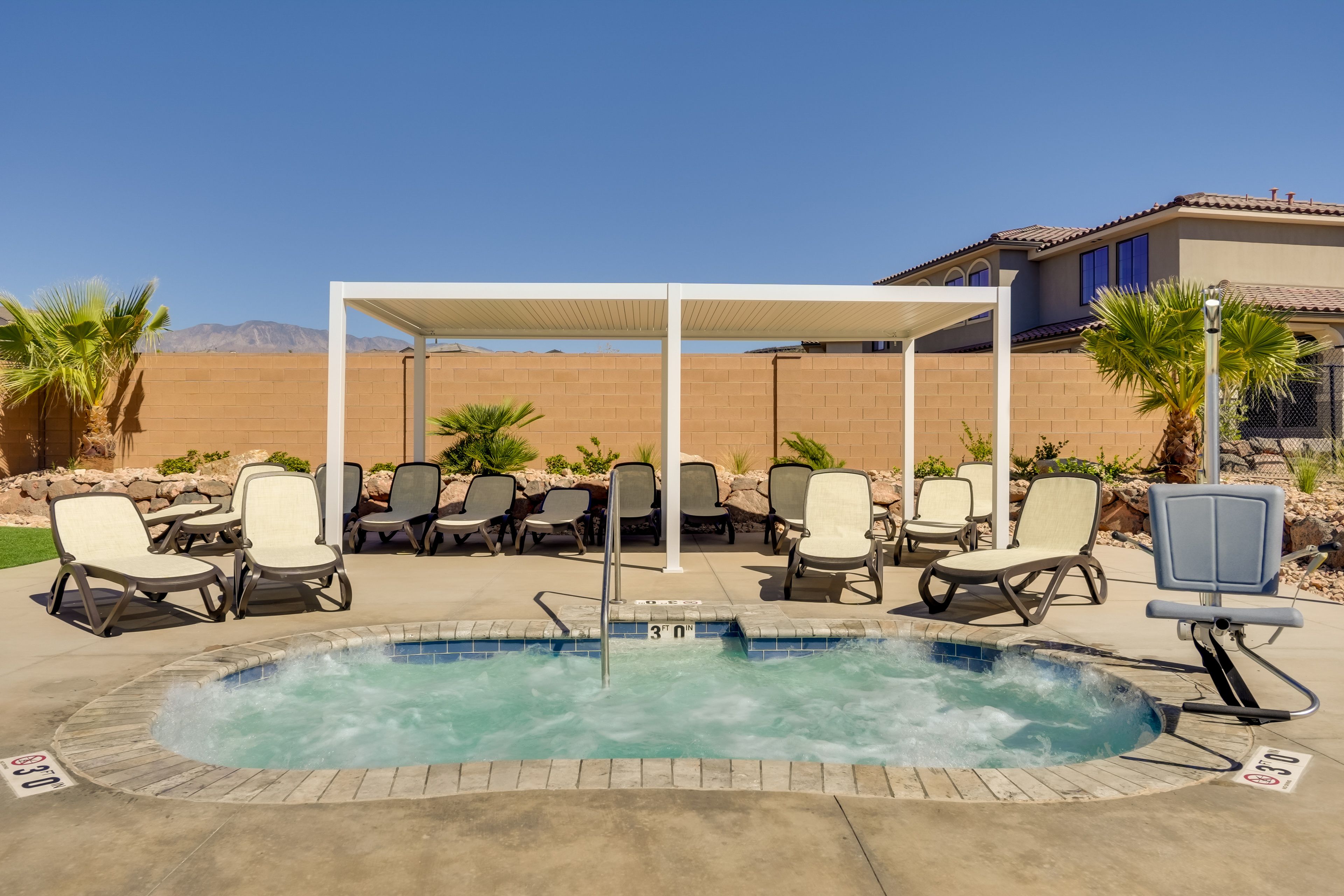 Community Amenities | Hot Tub | Splash Zone