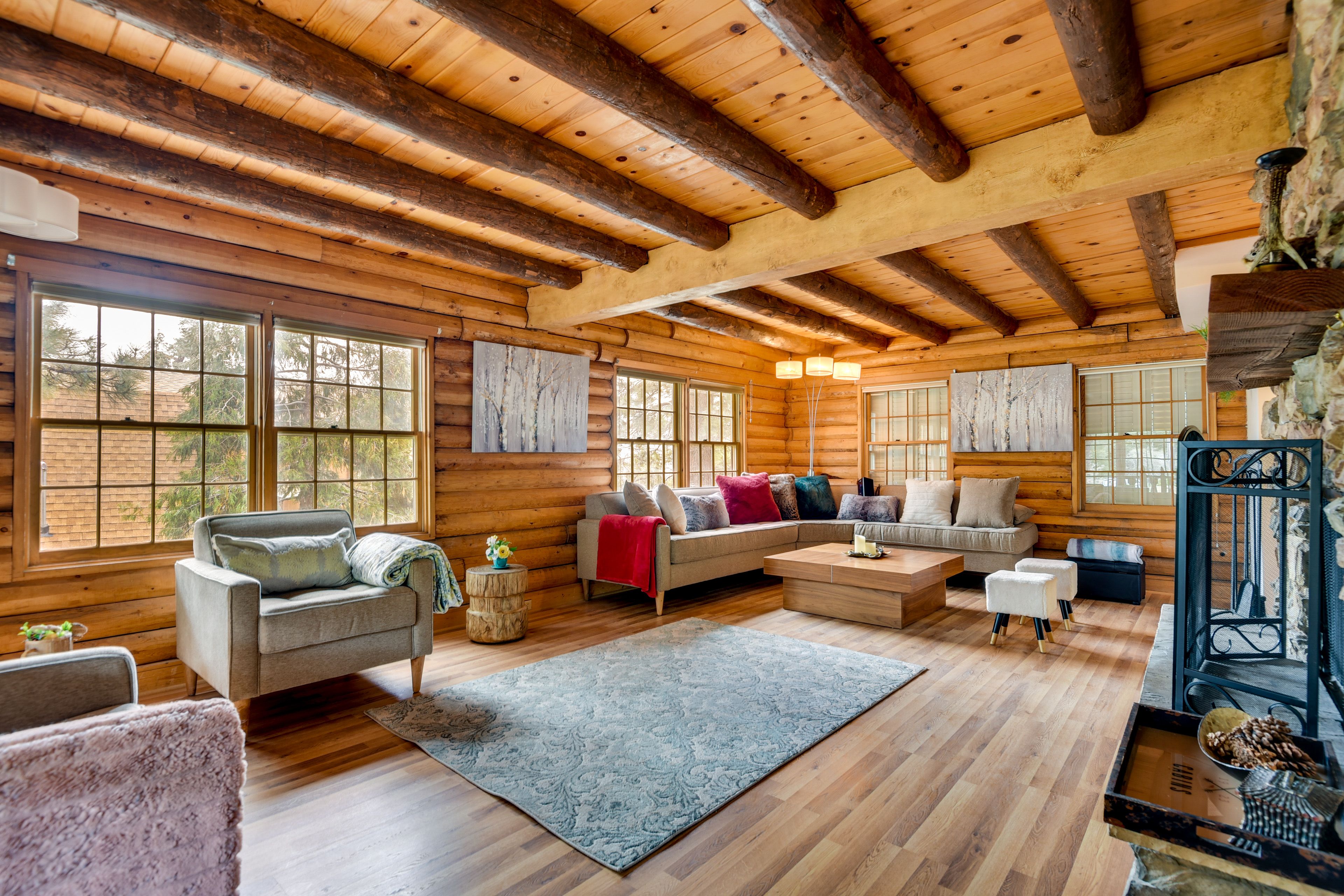 Living Room | Free WiFi | Fireplace