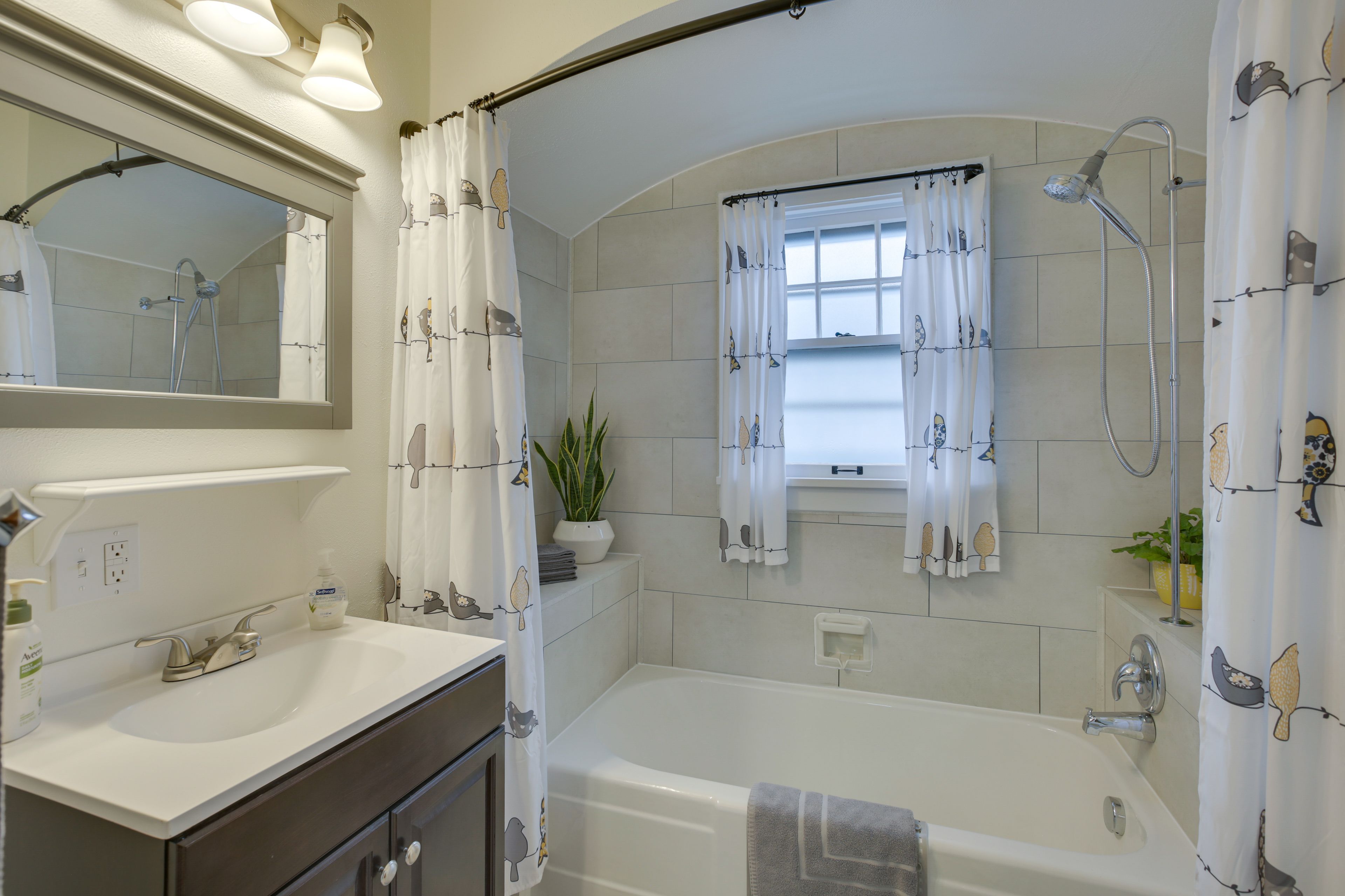 Bathroom | Complimentary Toiletries | Towels Provided