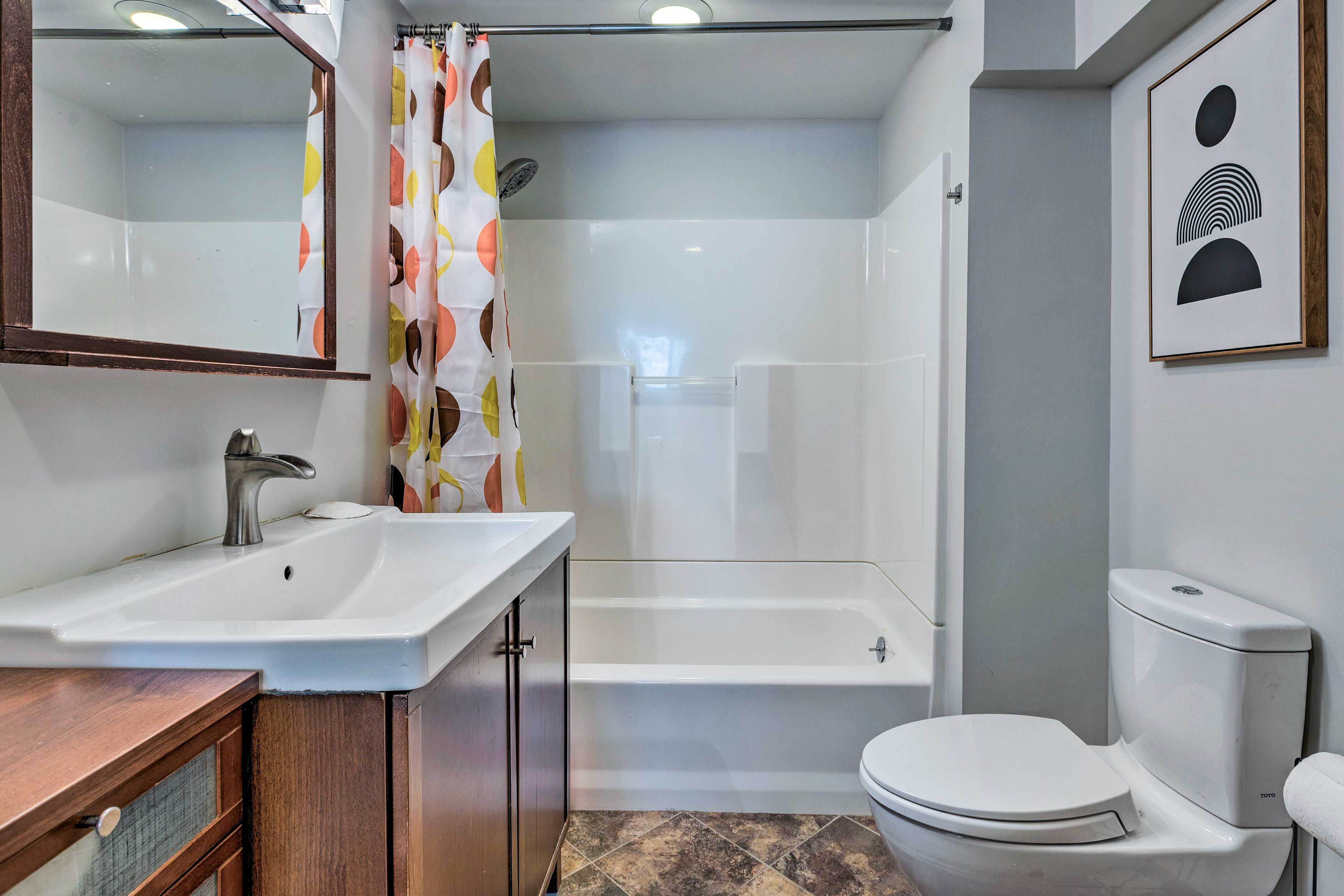 En-Suite Bathroom | Complimentary Toiletries | Hair Dryer | Towels Provided
