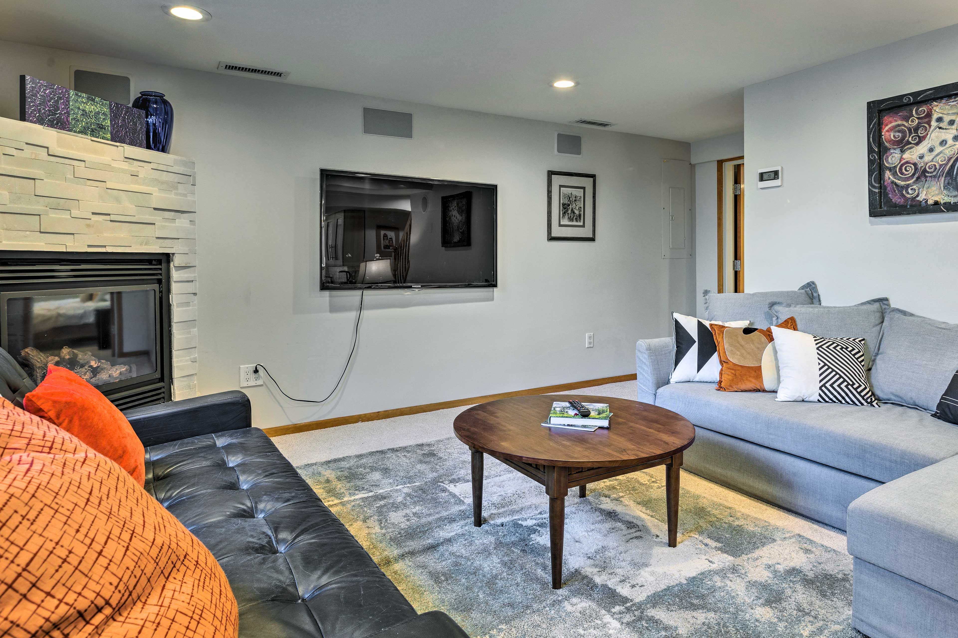 Living Room | Sleeper Sofa | Free WiFi | Board Games & Books | Cable