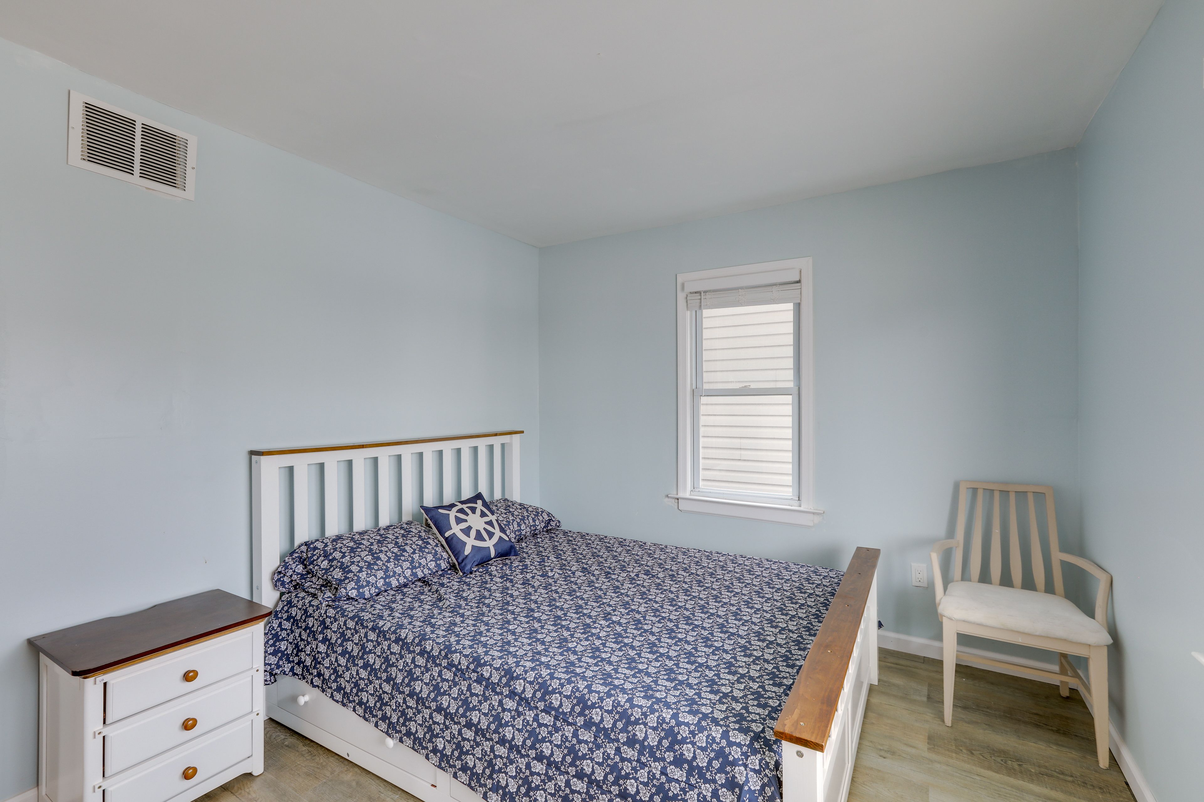 Bedroom 1 | Main Level | Queen Bed | Linens Provided