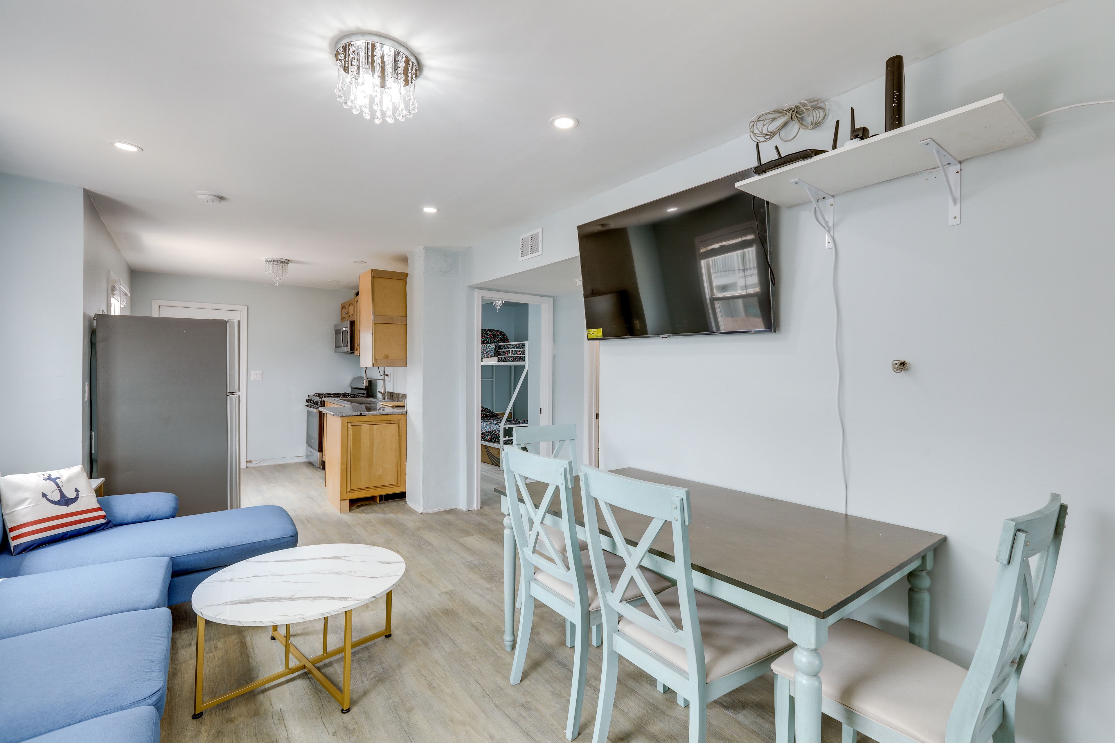 Dining Area | Dishware & Flatware Provided