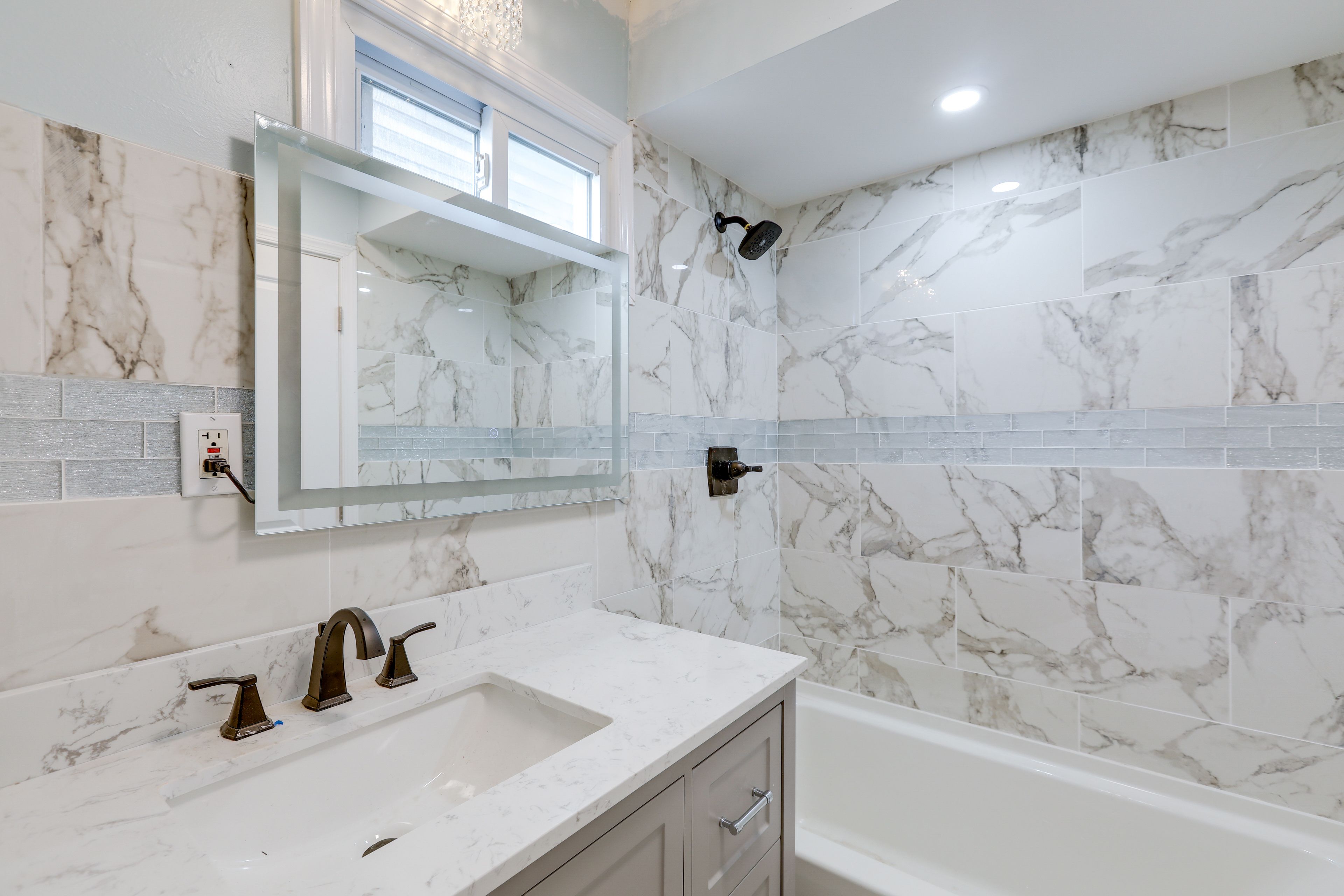 Full Bathroom | Main Level | Towels Provided