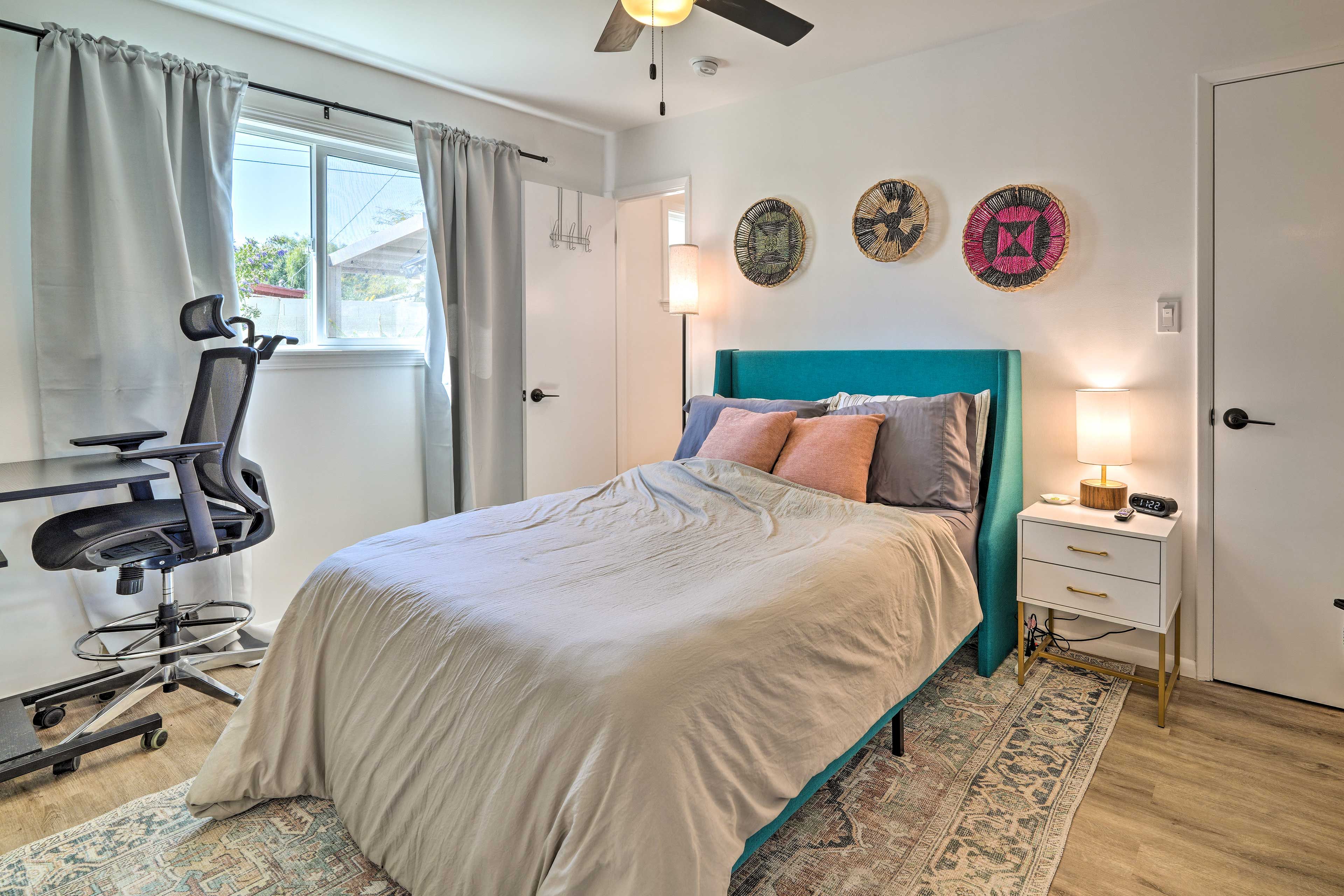 Bedroom 1 | Full Bed | Work Desks