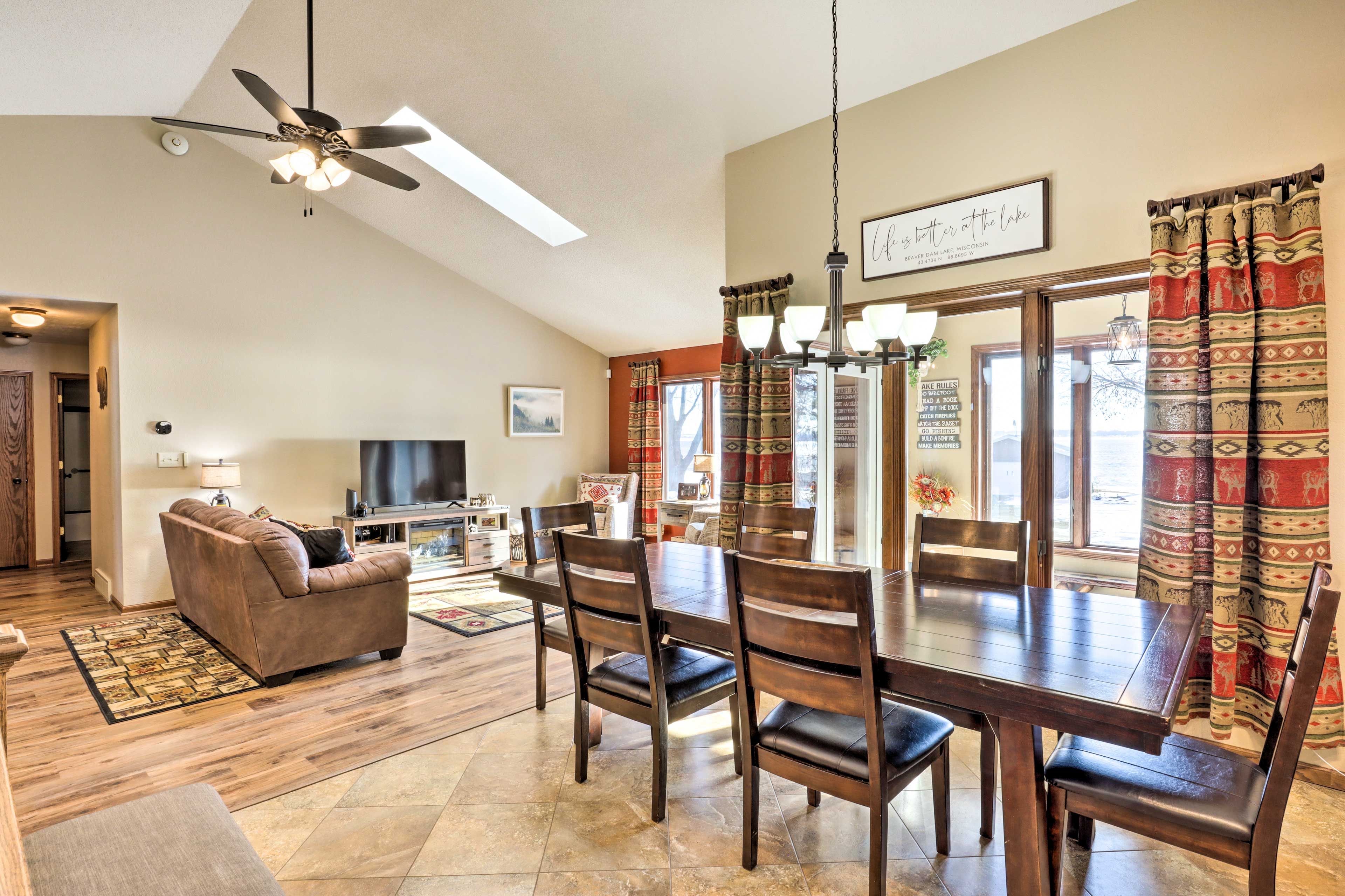 Dining Area | Dishware & Flatware Provided