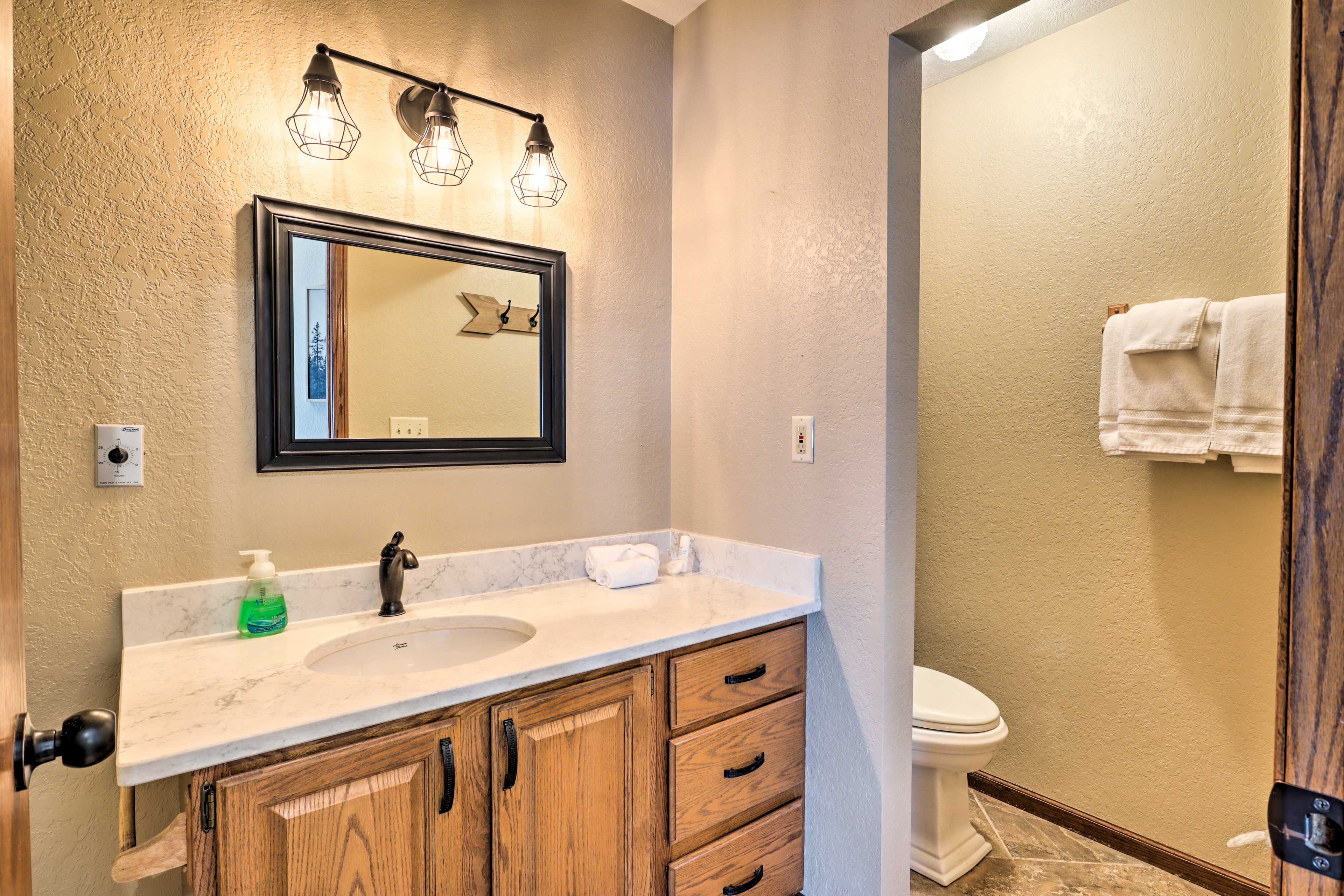 Full Bath | Complimentary Toiletries | Shower/Tub Combo | Towels Provided