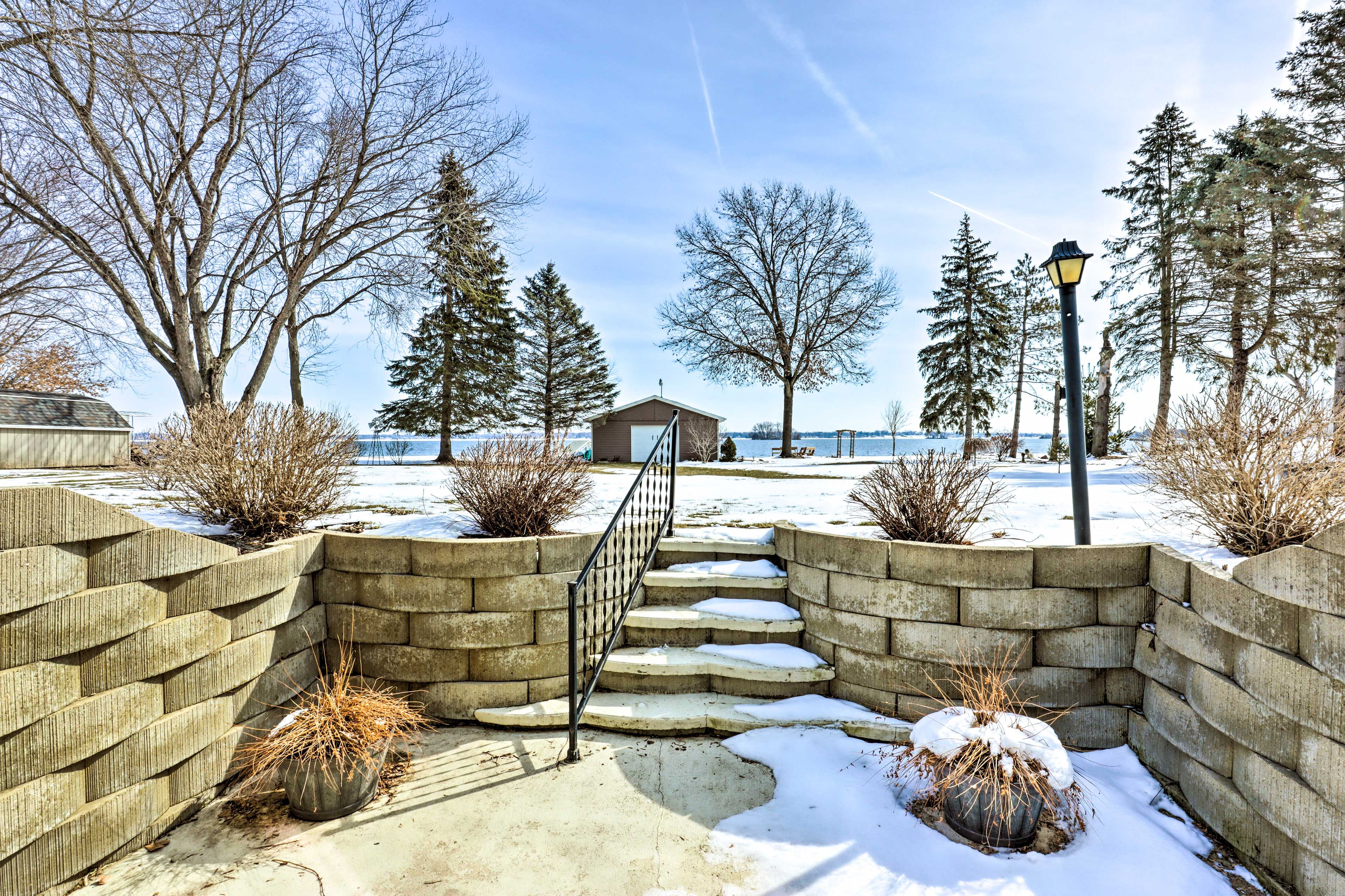 Back Patio | Beaver Dam Lake On-Site