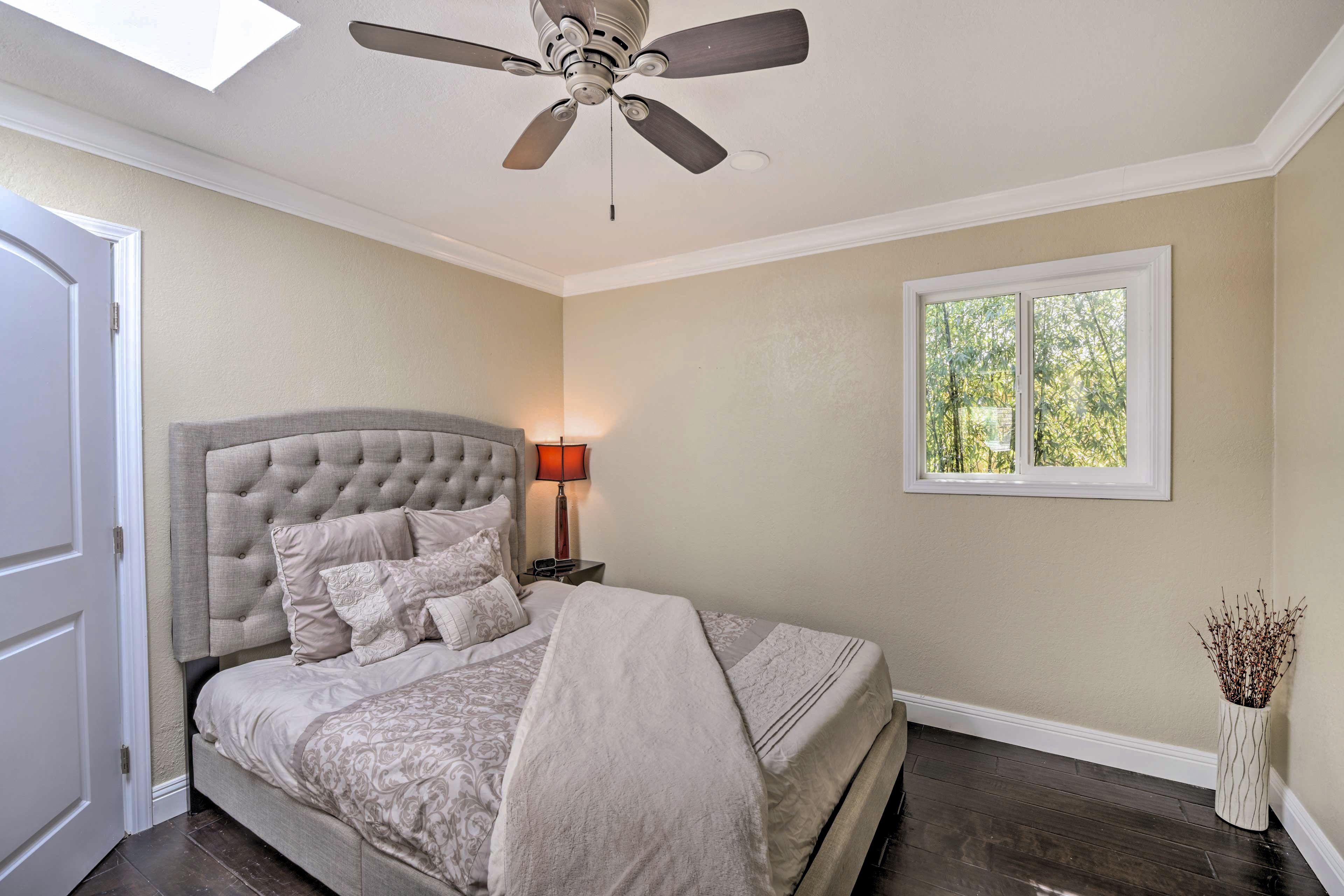 Bedroom 1 | Queen Bed