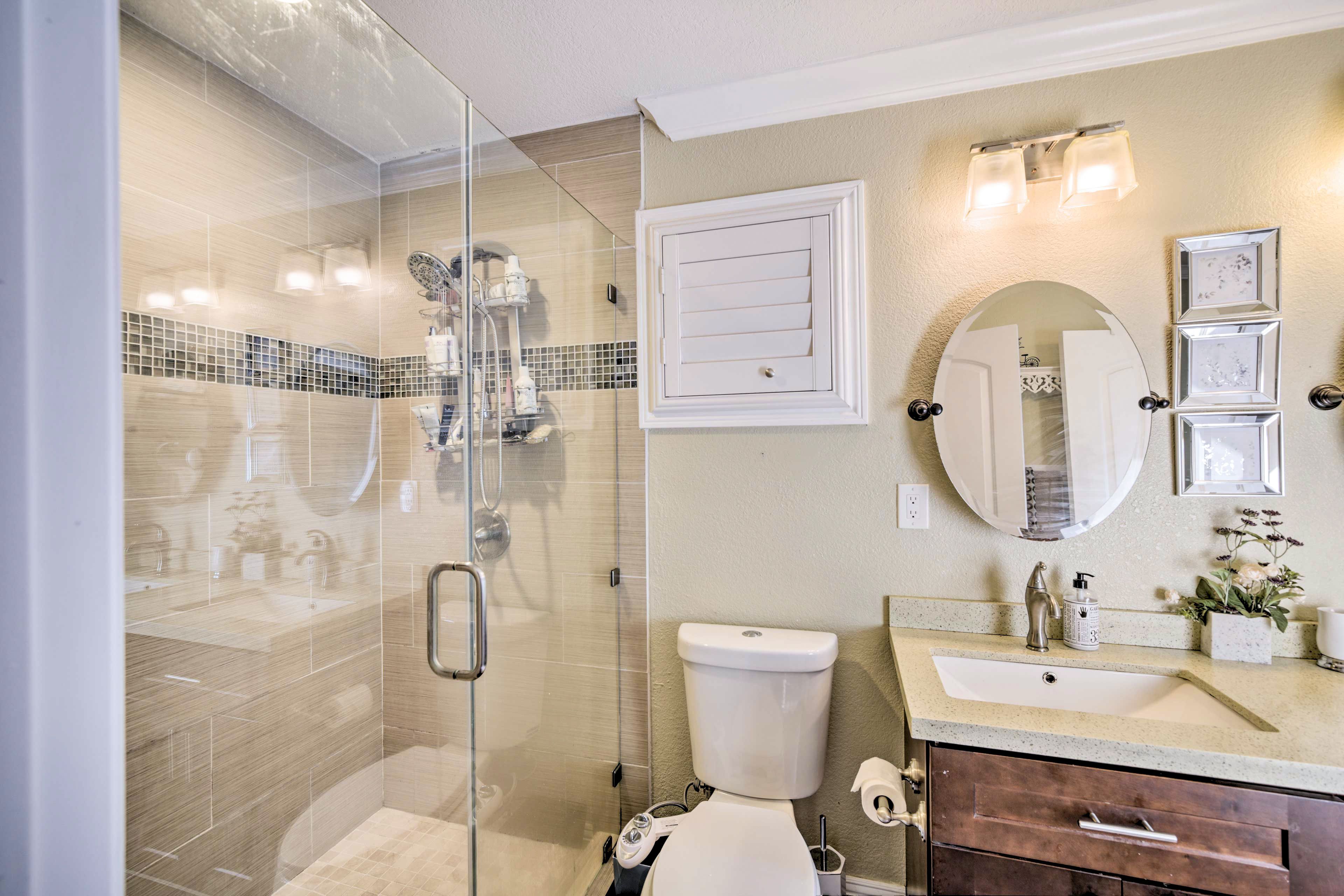 Jack & Jill Bathroom | Towels Provided | Hair Dryer