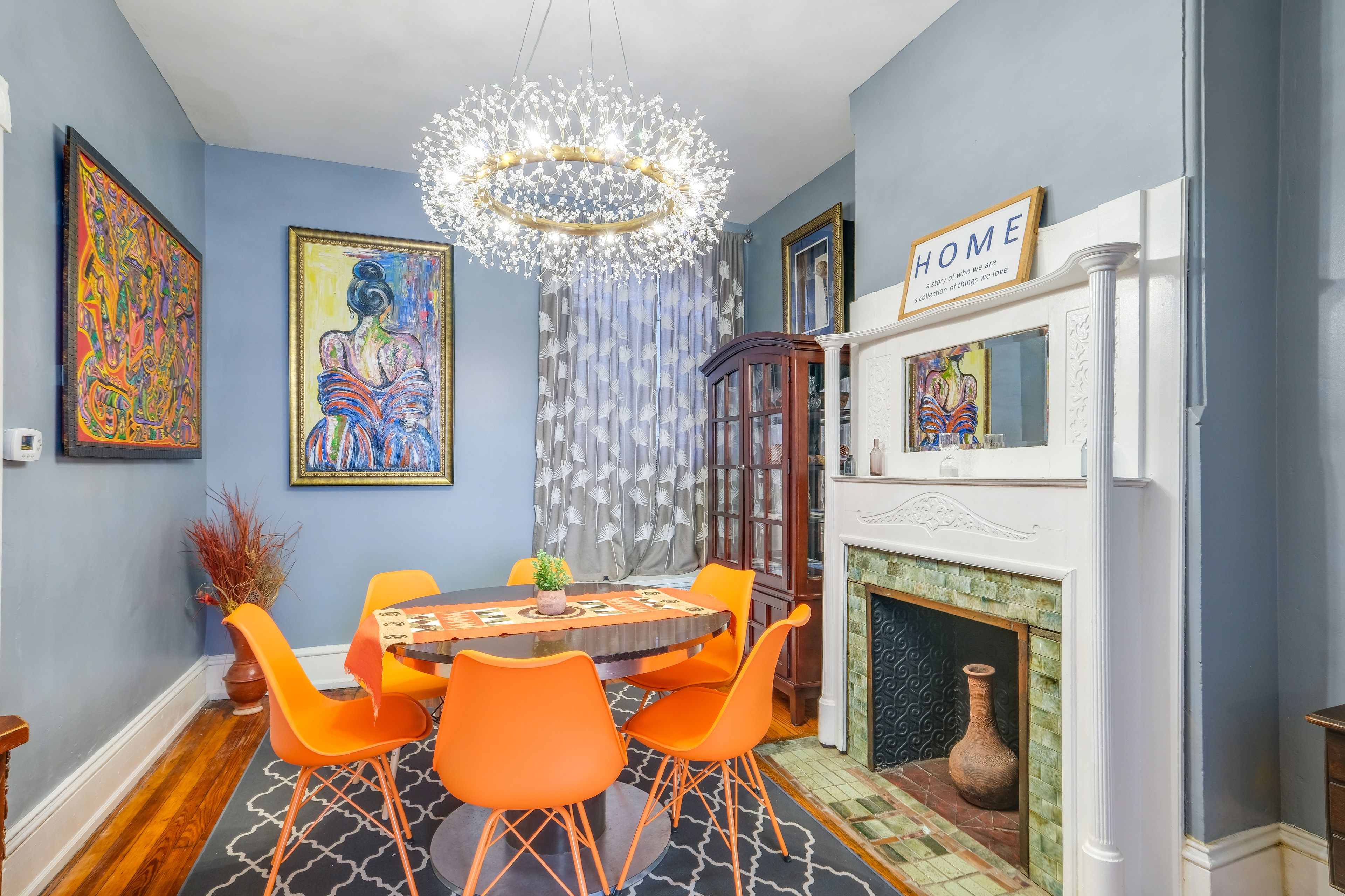 Dining Area | Dishware & Flatware Provided