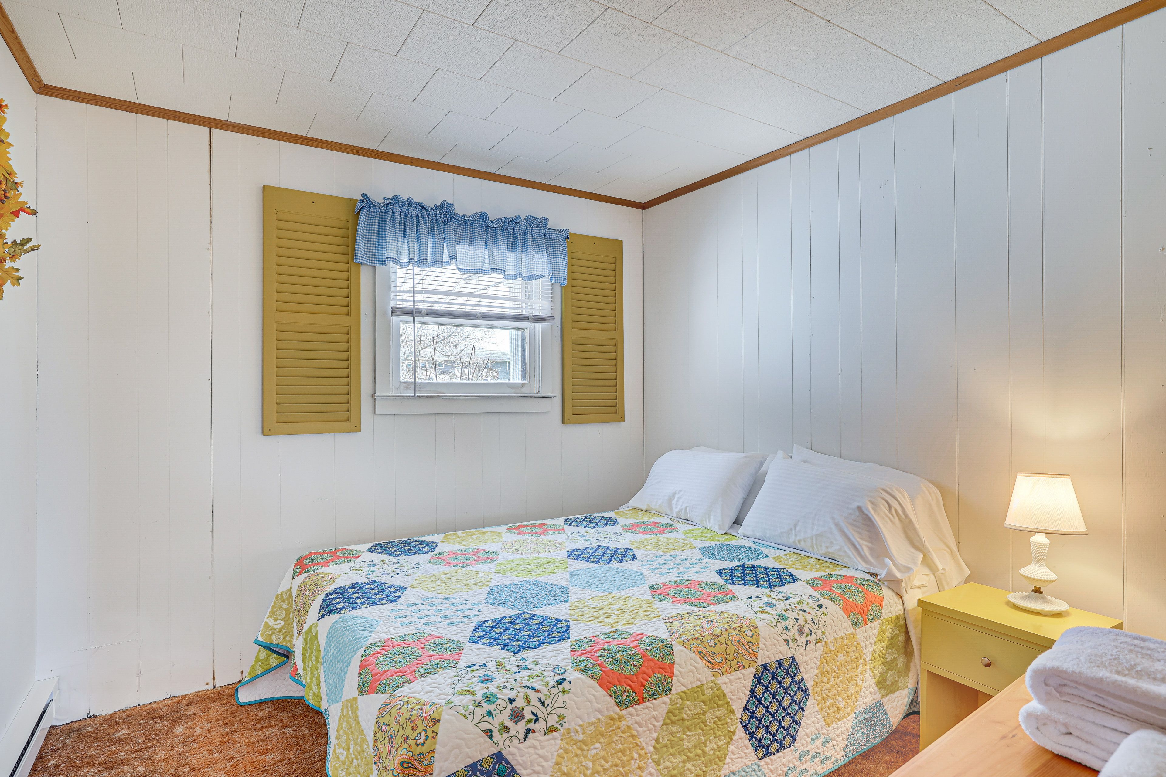 Bedroom 1 | Queen Bed | Main Level