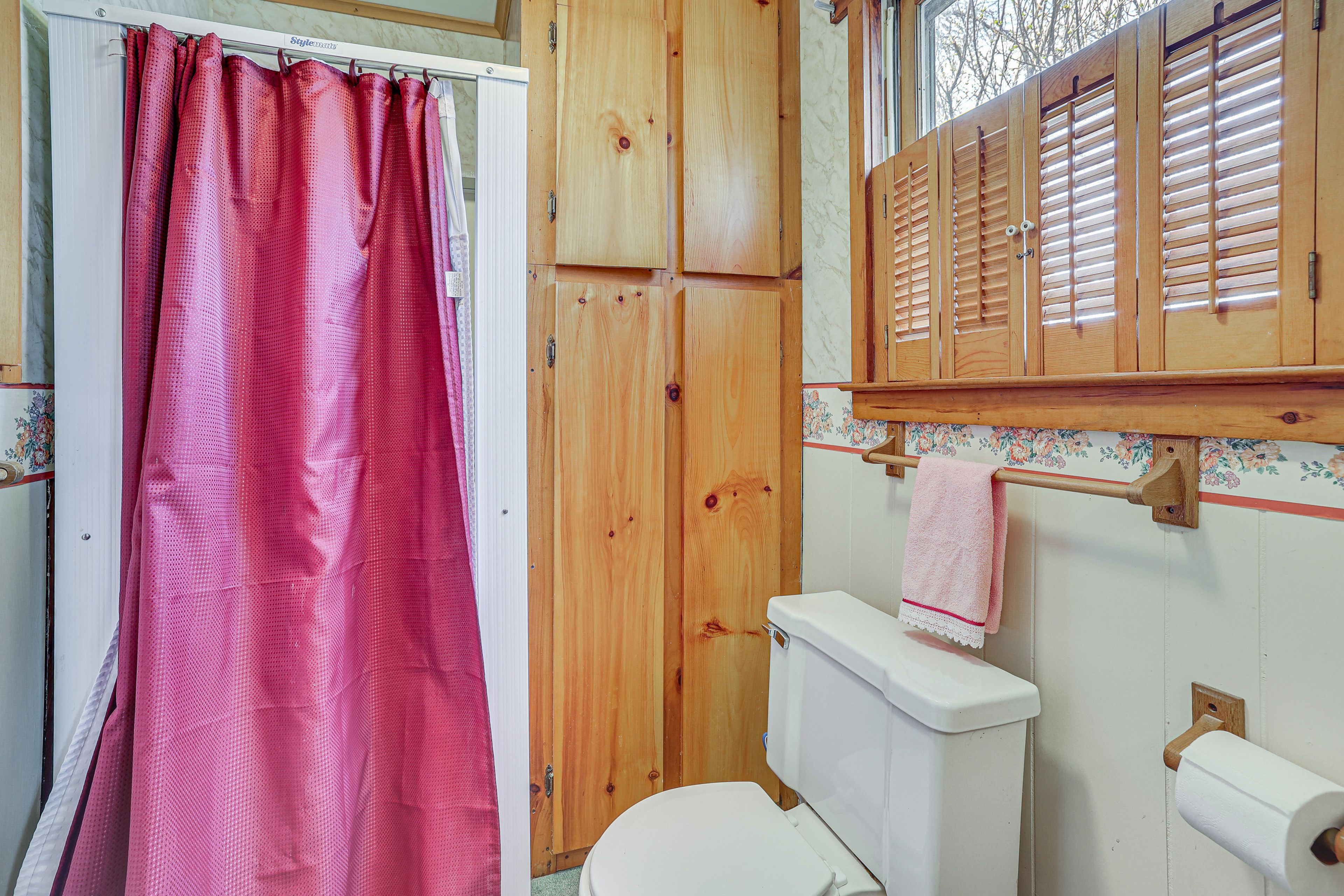Bathroom | Main Level