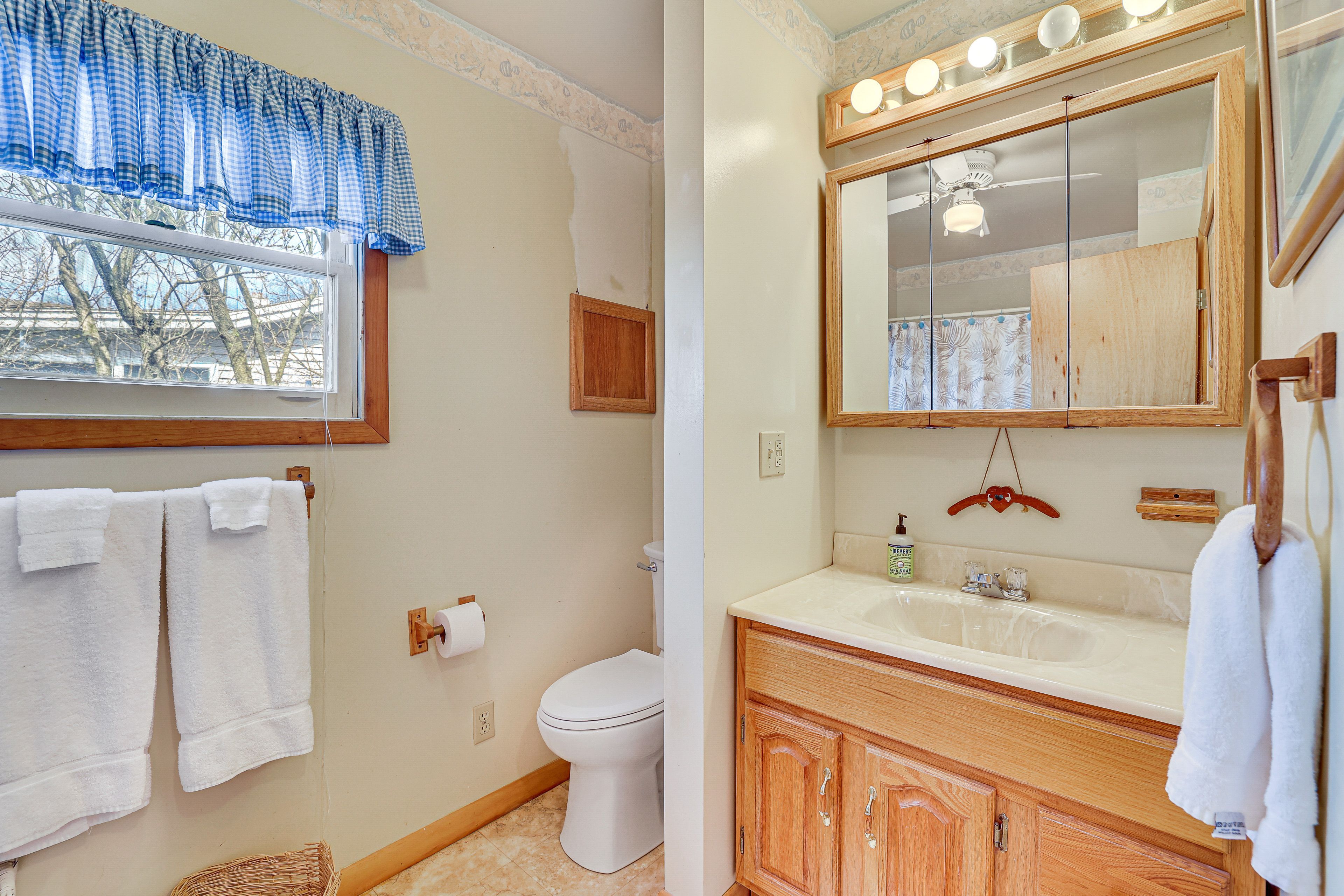 Bathroom | Main Level