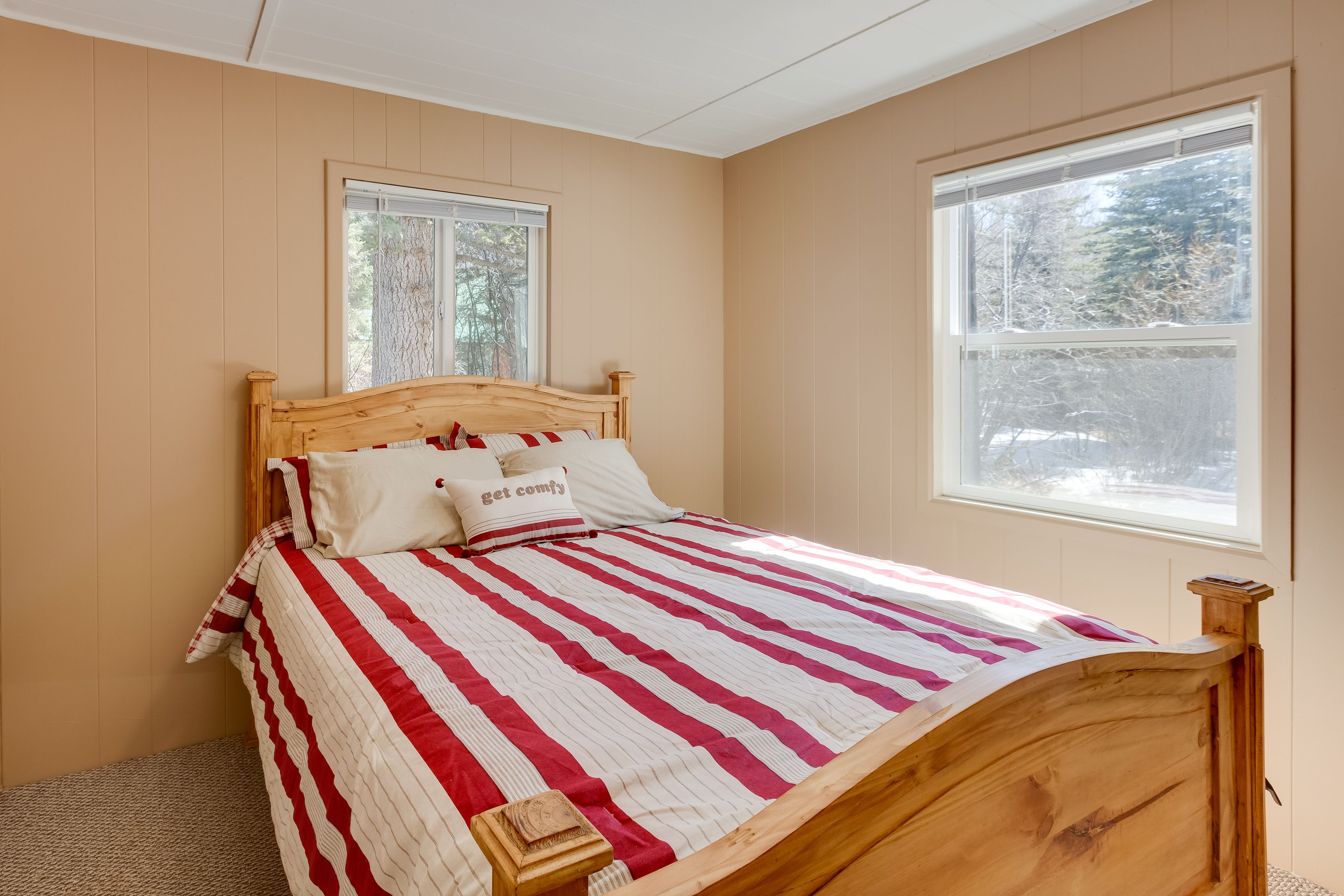 Bedroom 1 | Queen Bed