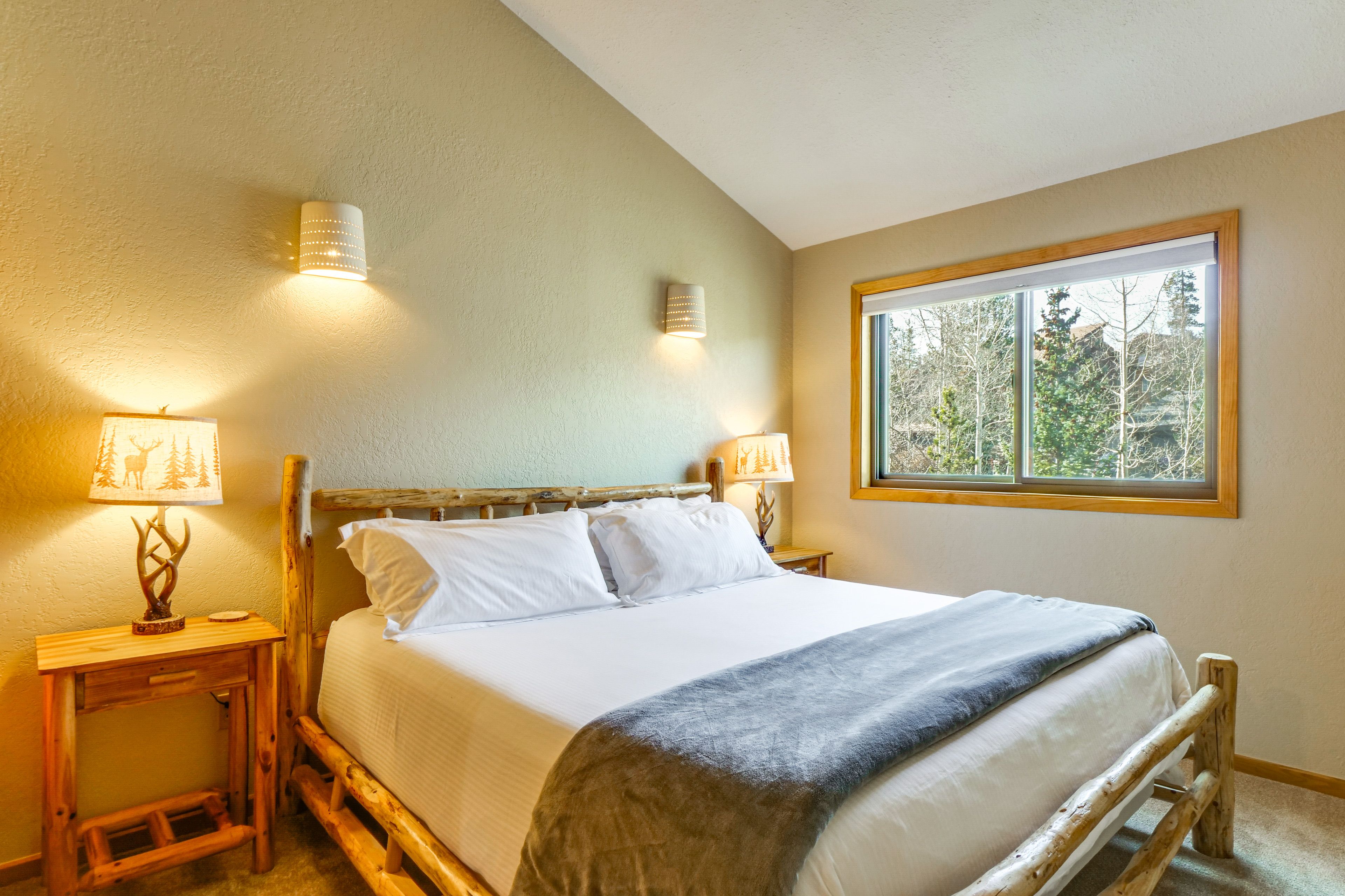 Bedroom 2 | King Bed | En-Suite Bathroom | 2nd Floor