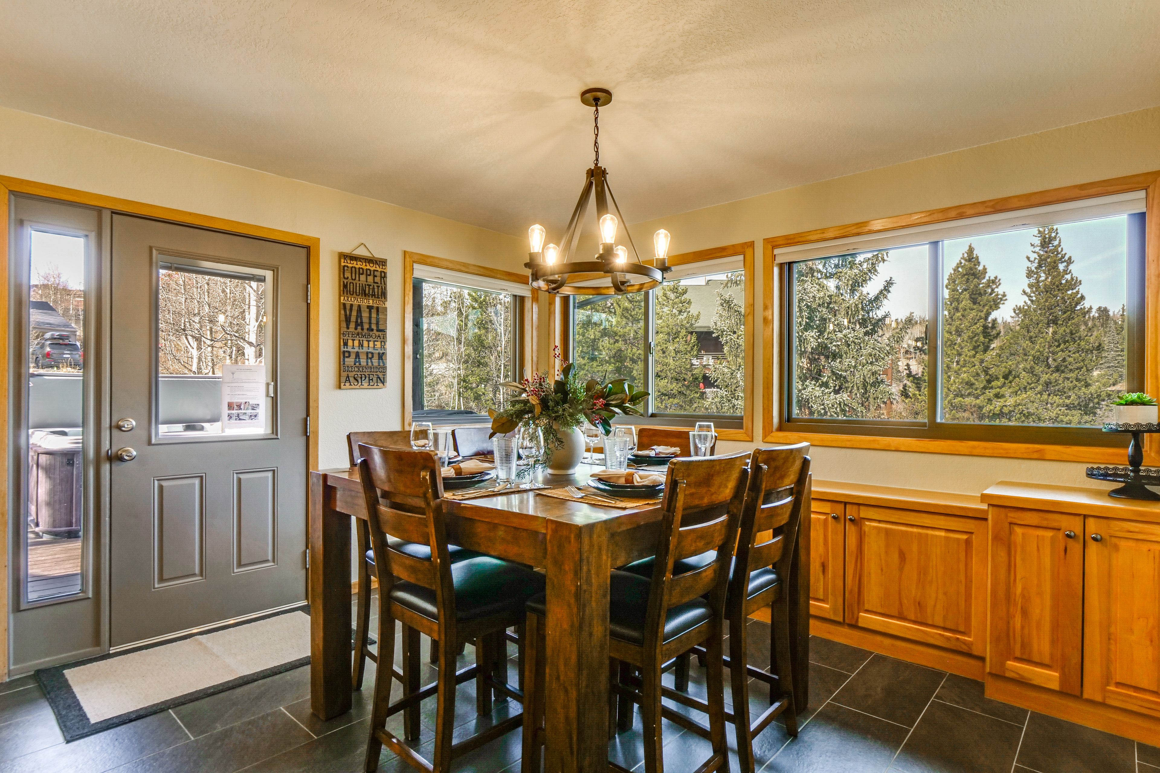 Dining Area | Dishes & Flatware Provided | Main Floor
