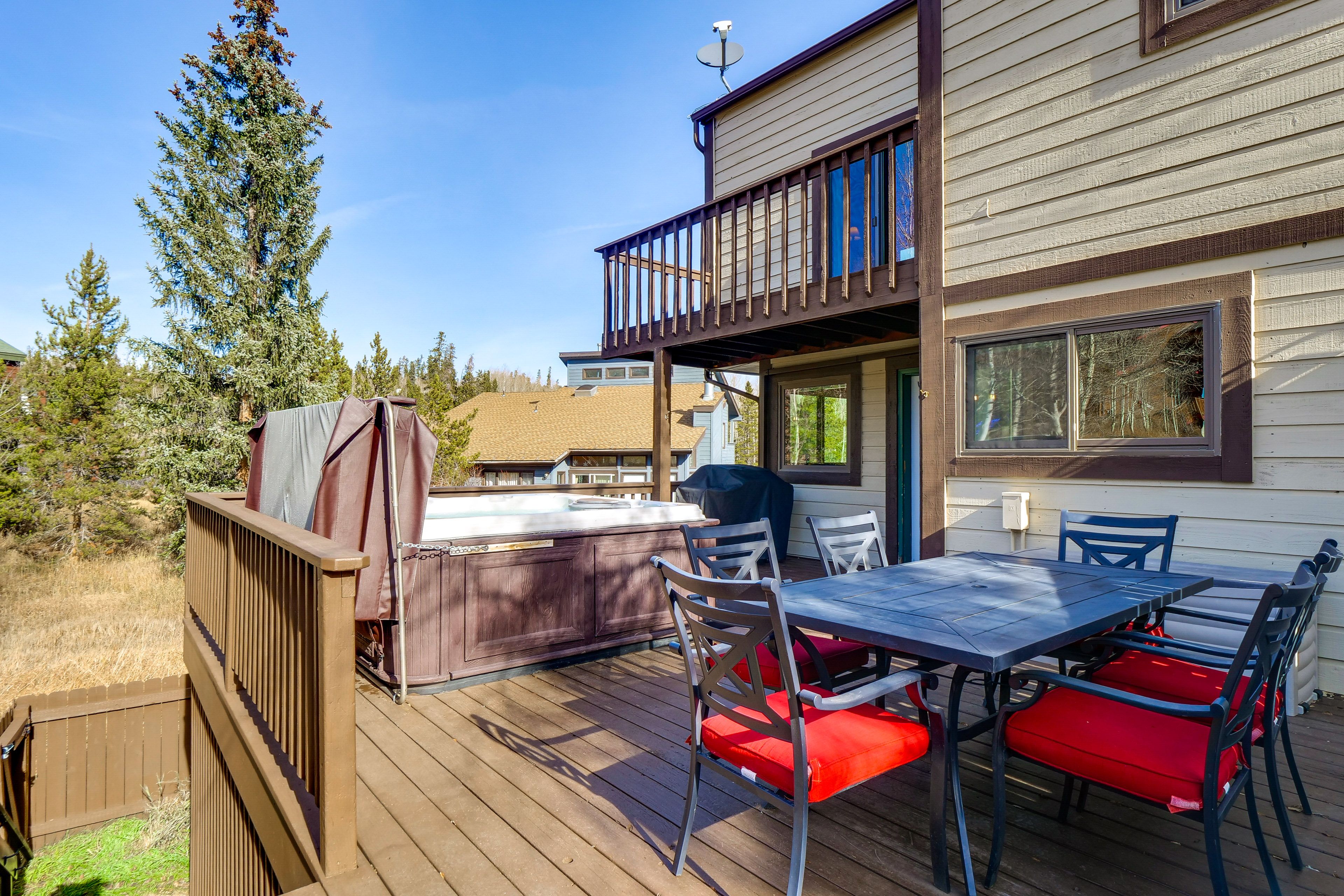 Furnished Deck | Gas Grill | Outdoor Dining | Hot Tub
