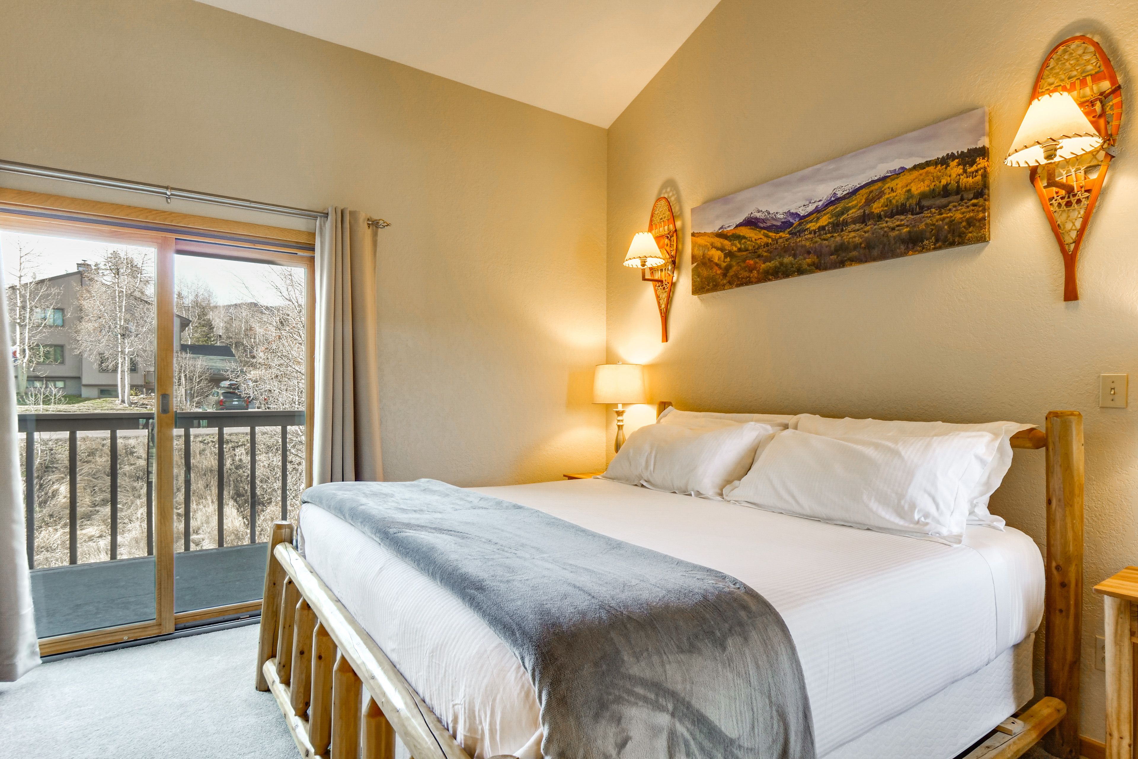 Bedroom 1 | King Bed | Balcony Access | En-Suite Bathroom | 2nd Floor