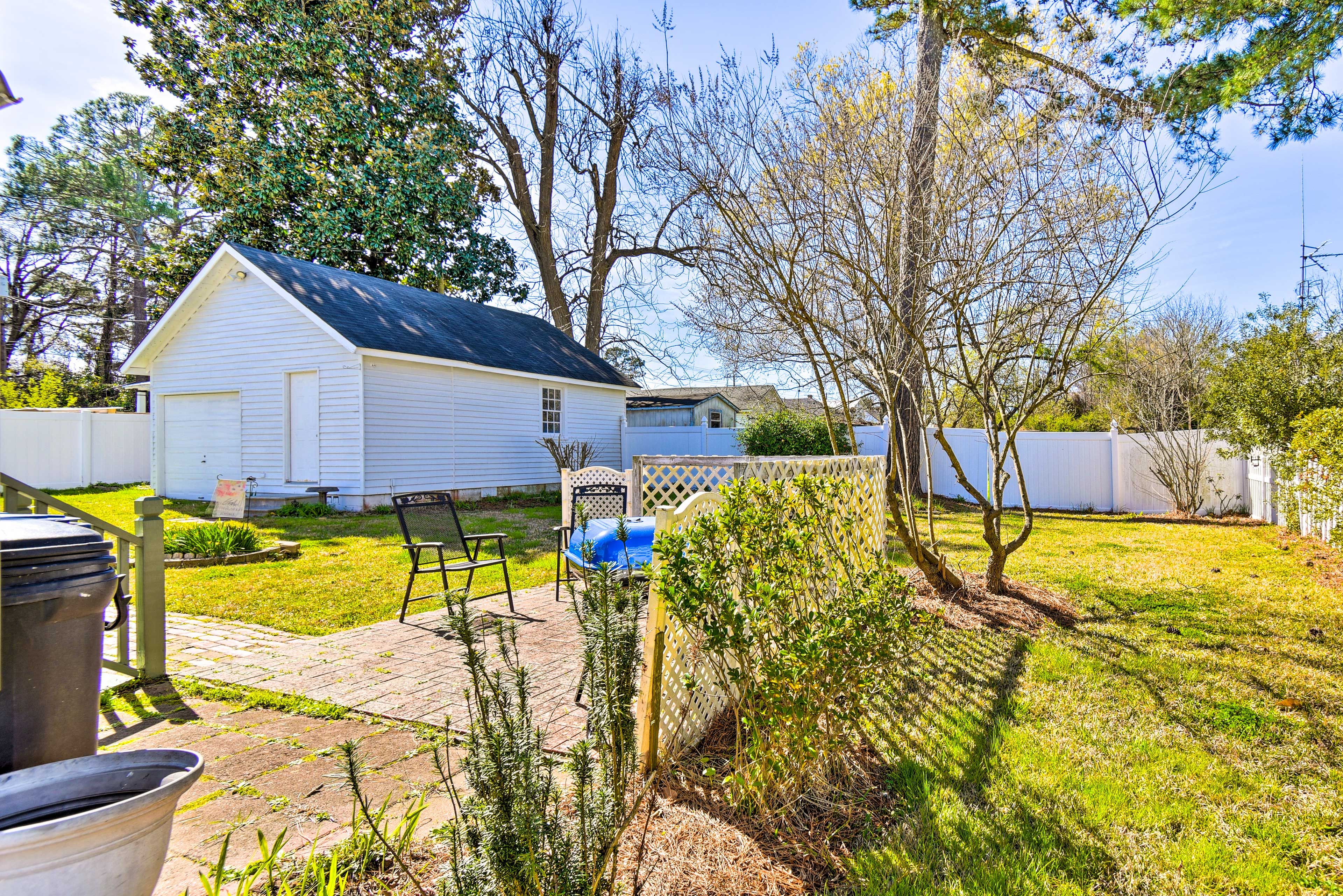 Private Yard | Patio | Grill