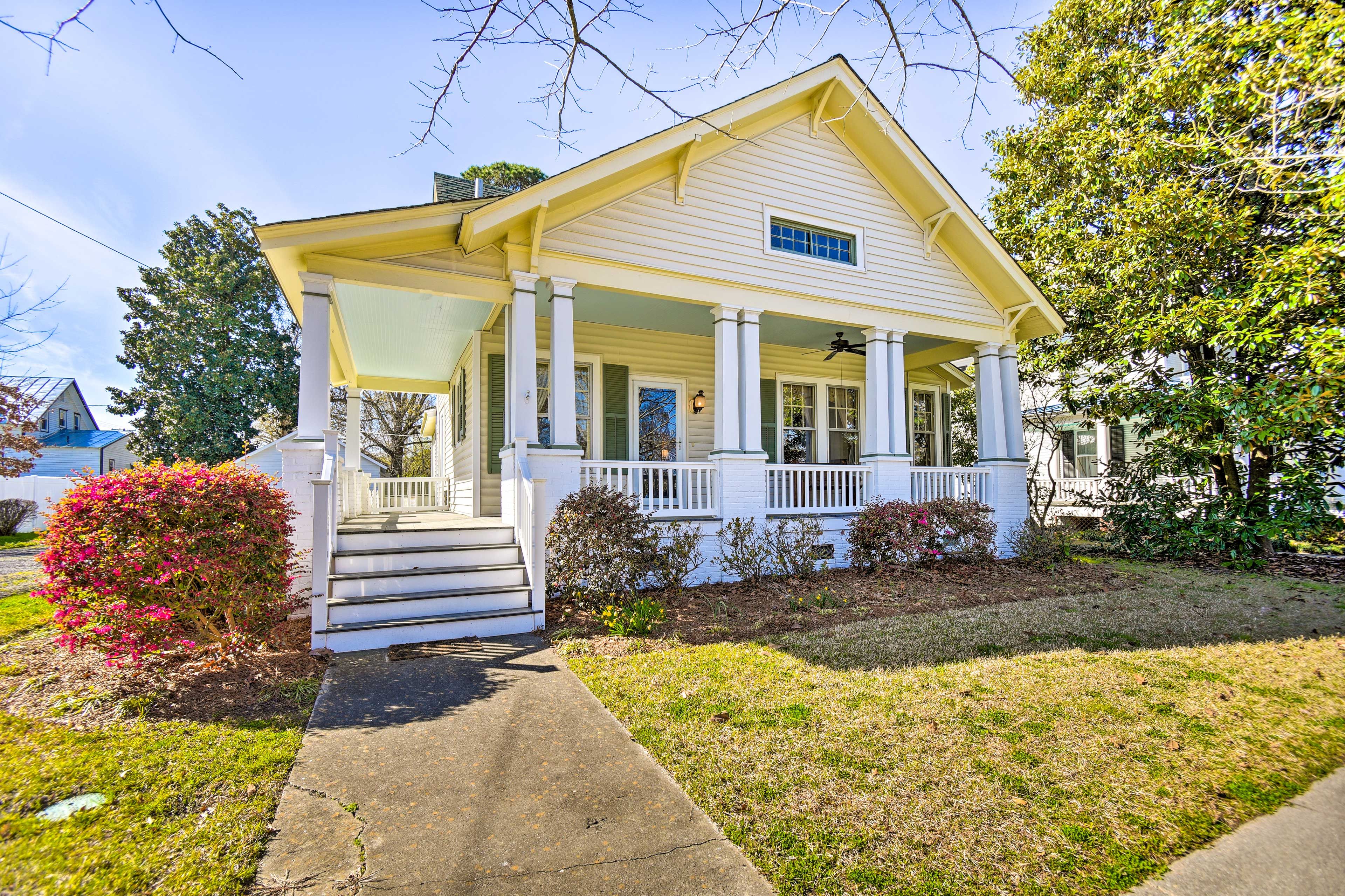 Edenton Vacation Rental | 4BR | 2.5BA | 2,446 Sq Ft | Steps Required for Entry