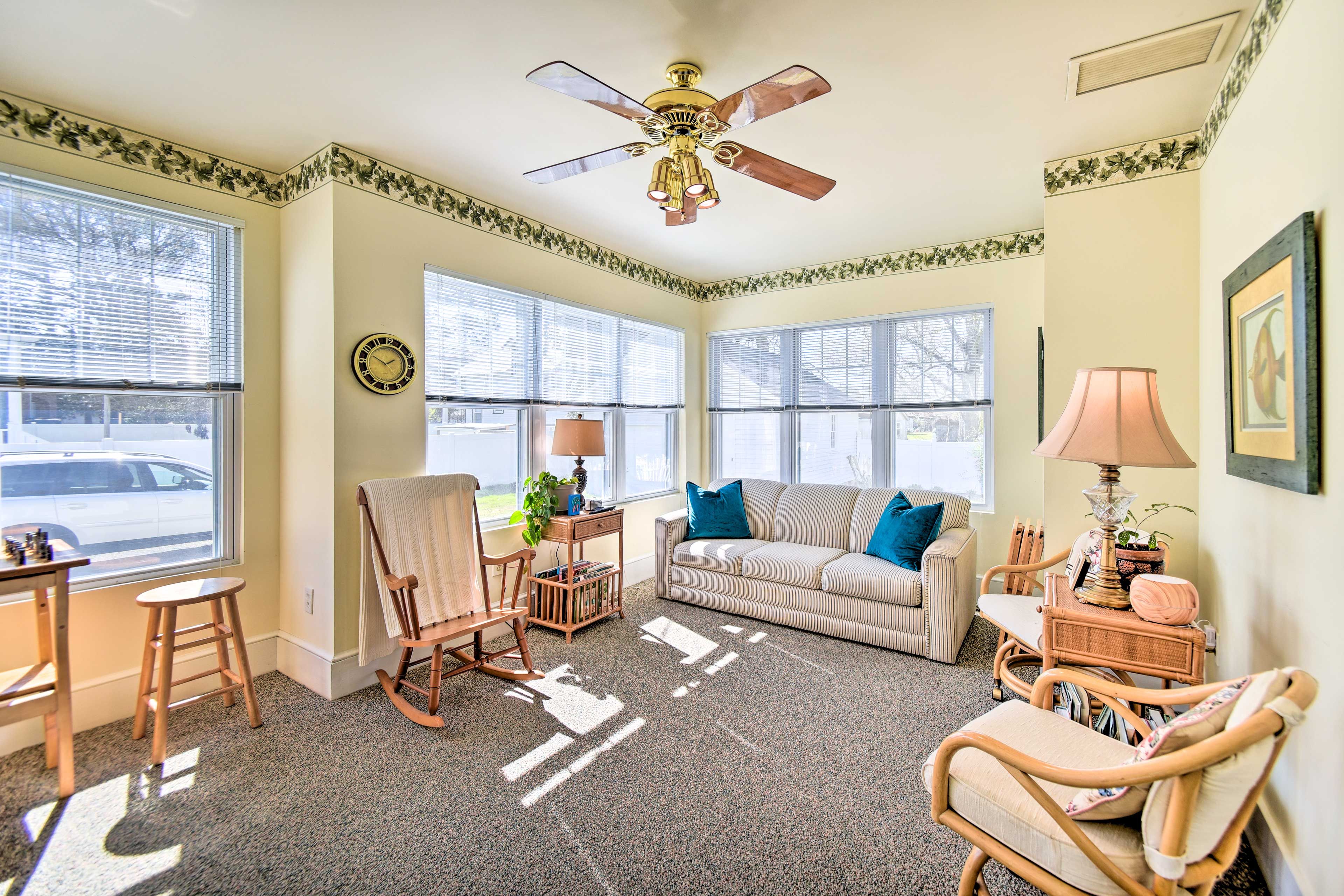 Sunroom | Smart TV | Board Games