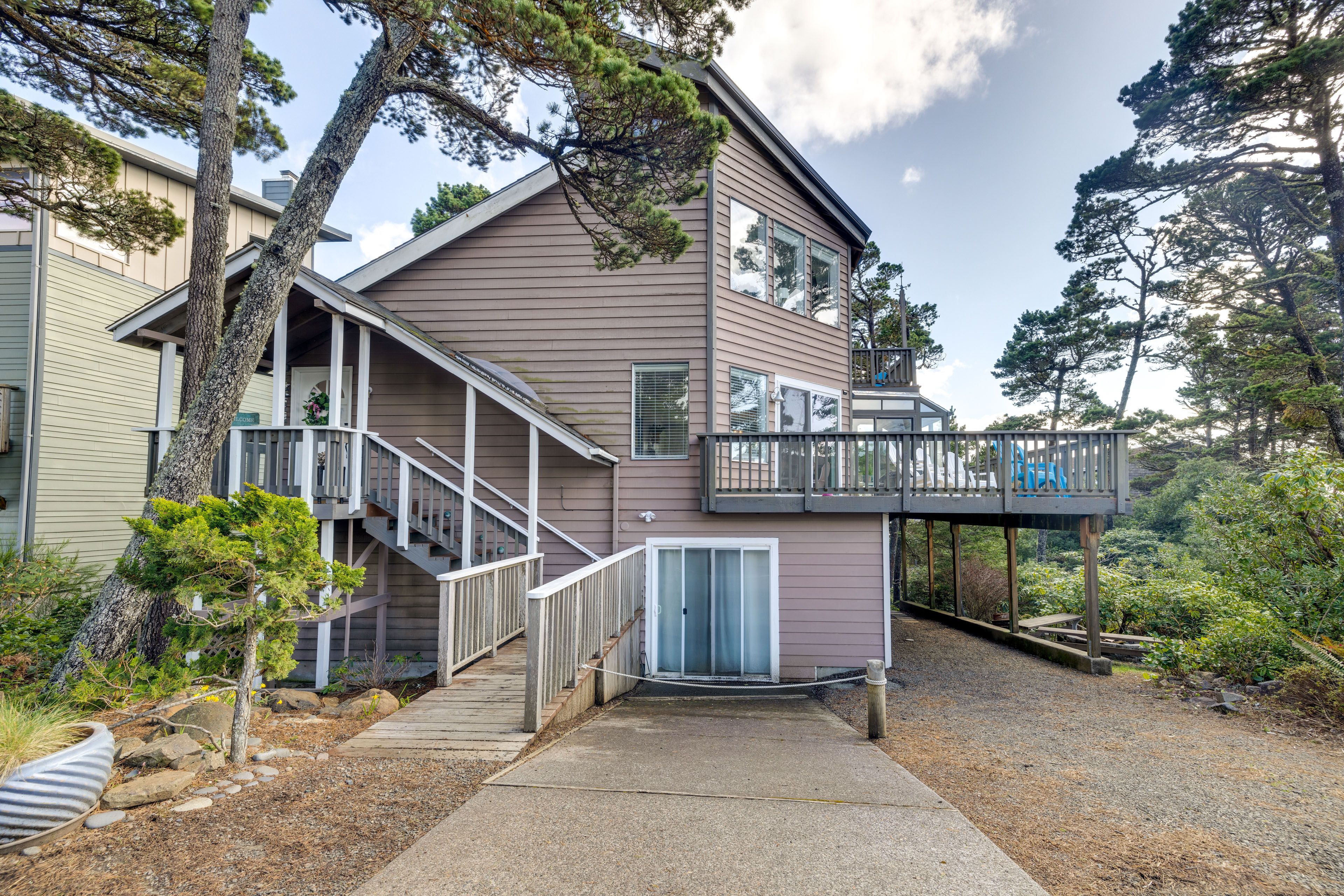 Home Exterior | 1 External Security Camera