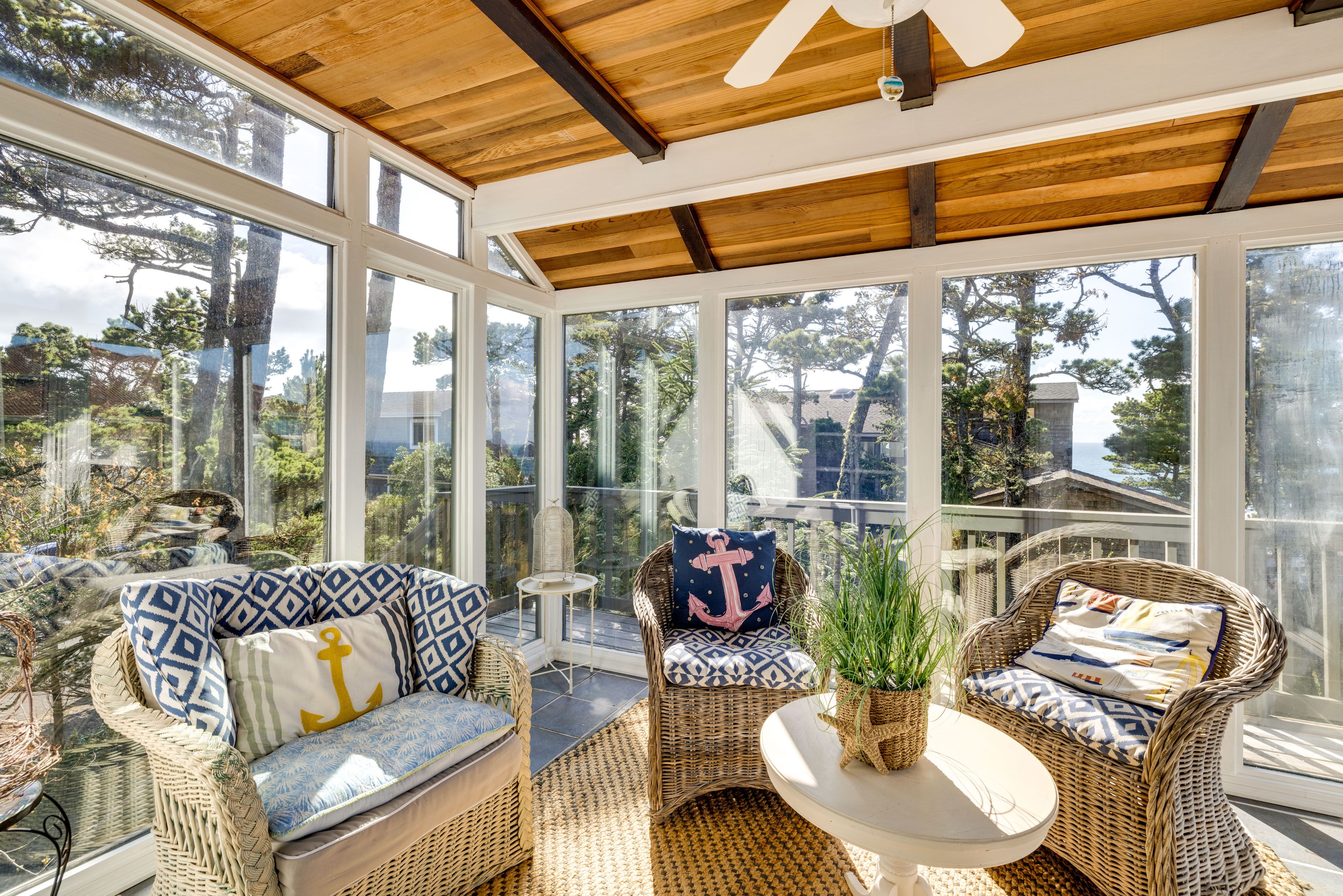 Sunroom | Self Check-In | Walk to Beach