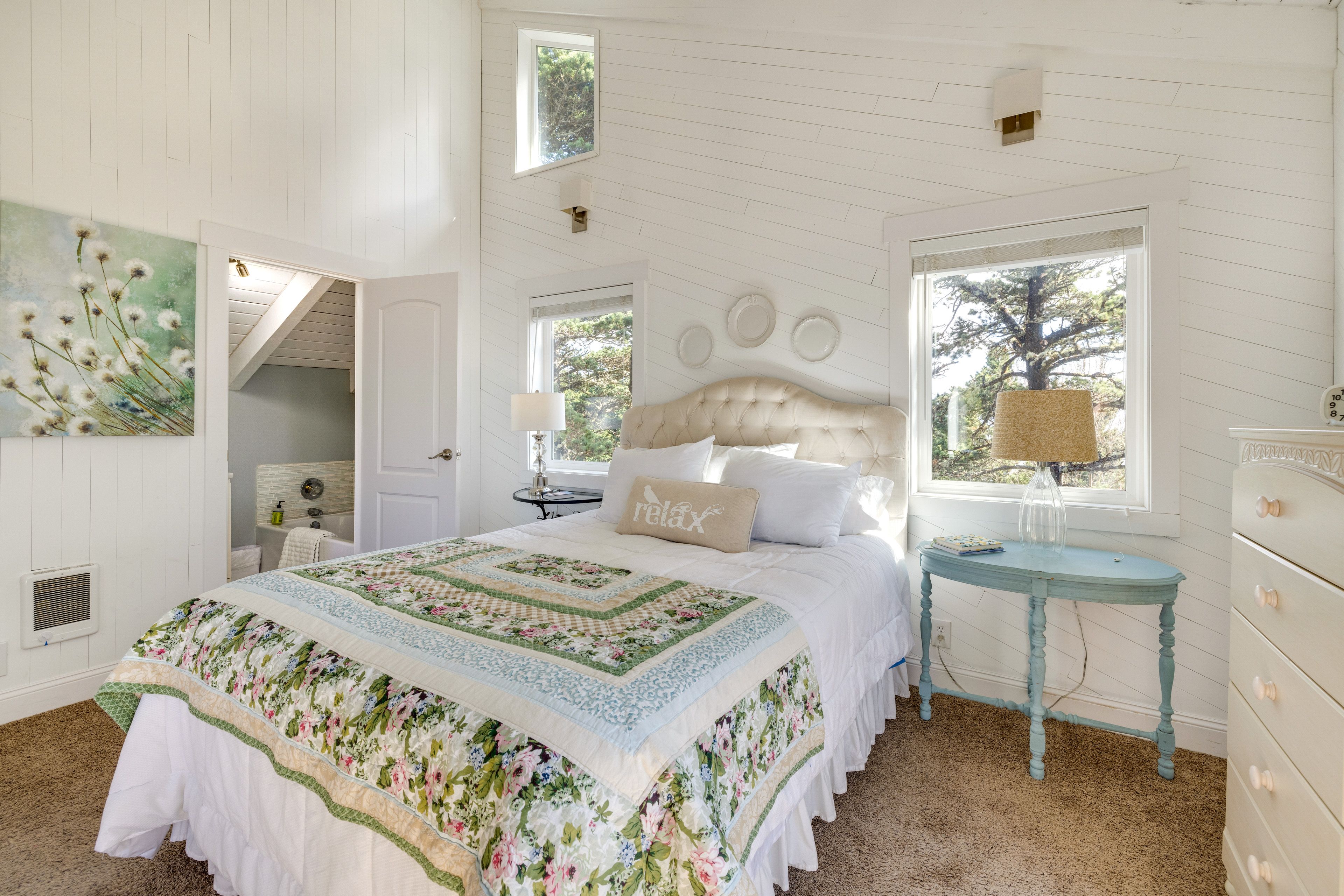 Bedroom 1 | Queen Bed | En-Suite Bathroom | Private Balcony | Upper Level