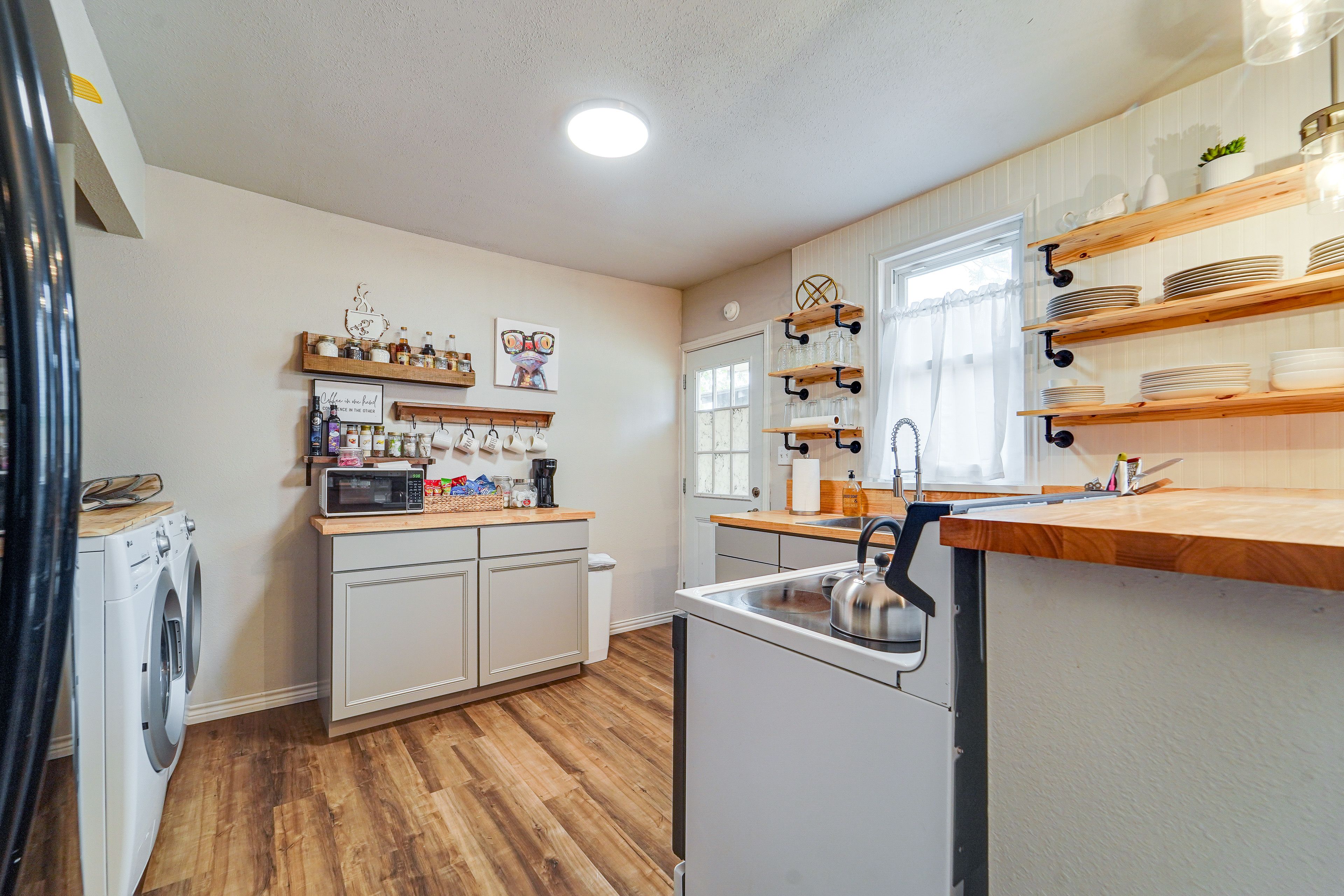 Kitchen | Cooking Basics | Coffee Bar | Paper Towels/Trash Bags Provided