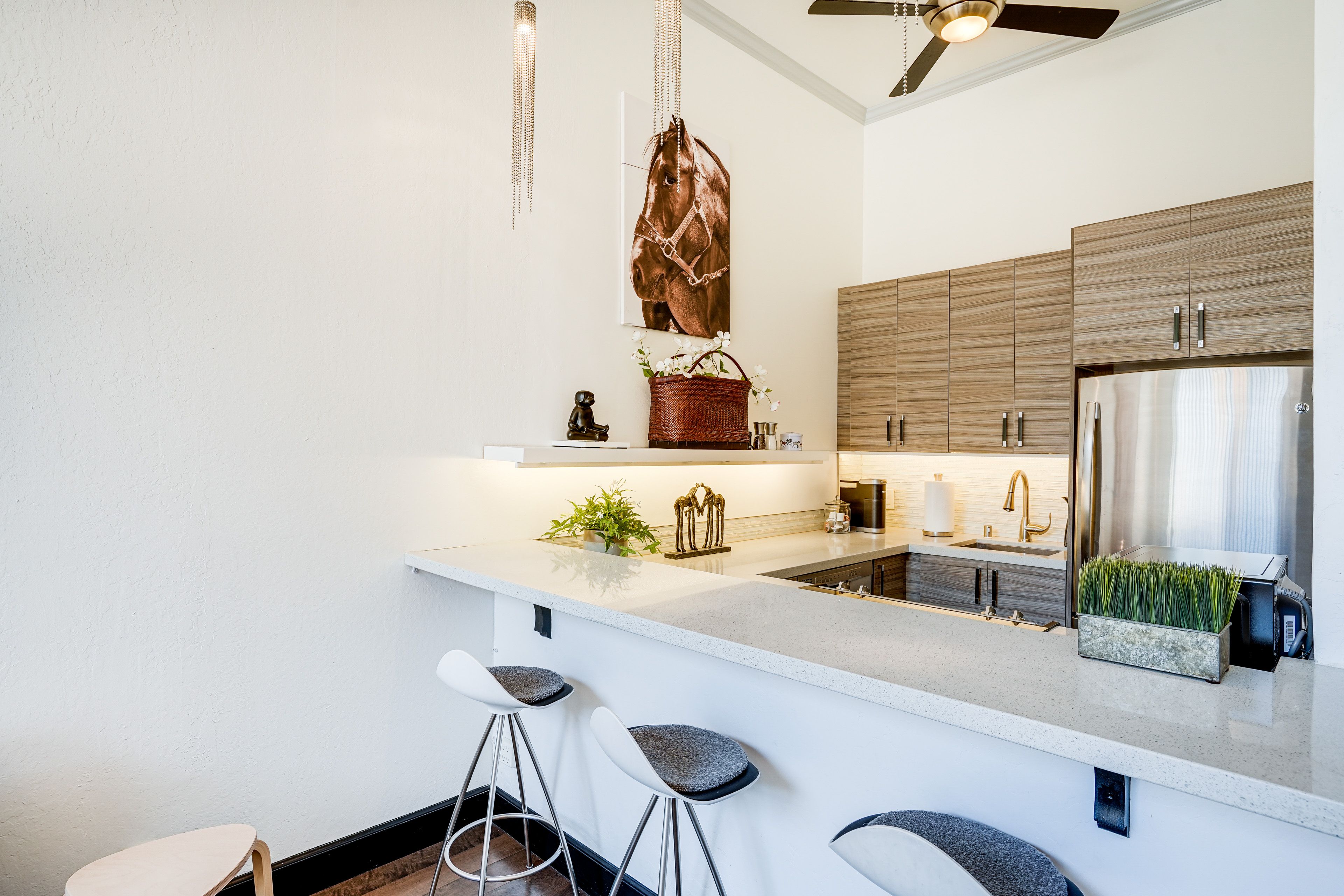 Breakfast Bar | Coffee Maker | Ceiling Fan