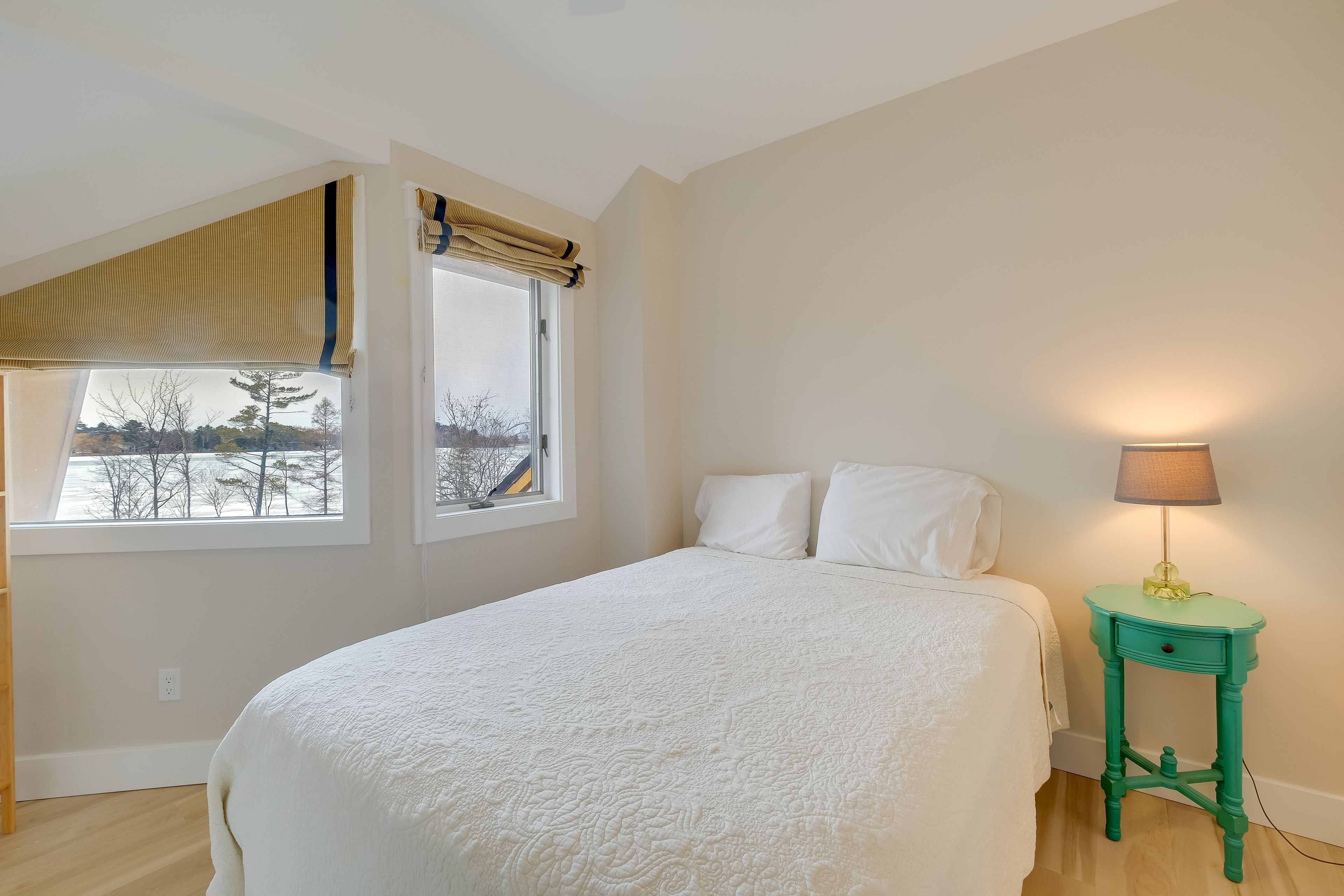 Bedroom 2 | Queen Bed
