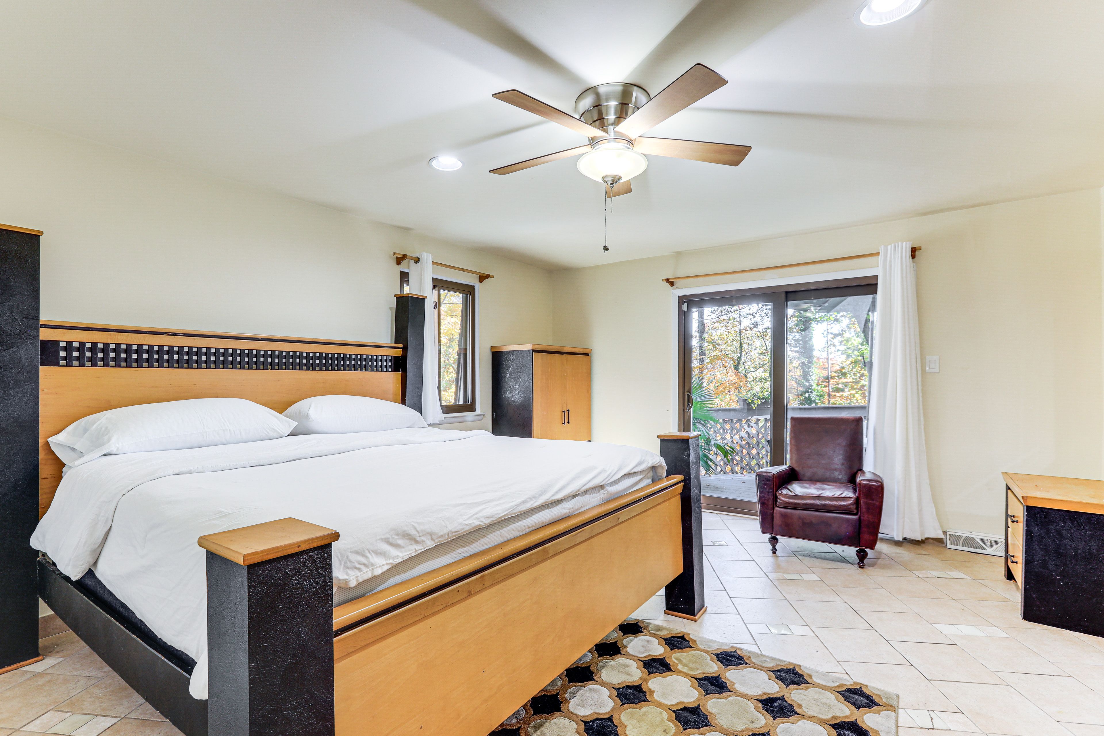 Bedroom 1 | King Bed | Smart TV