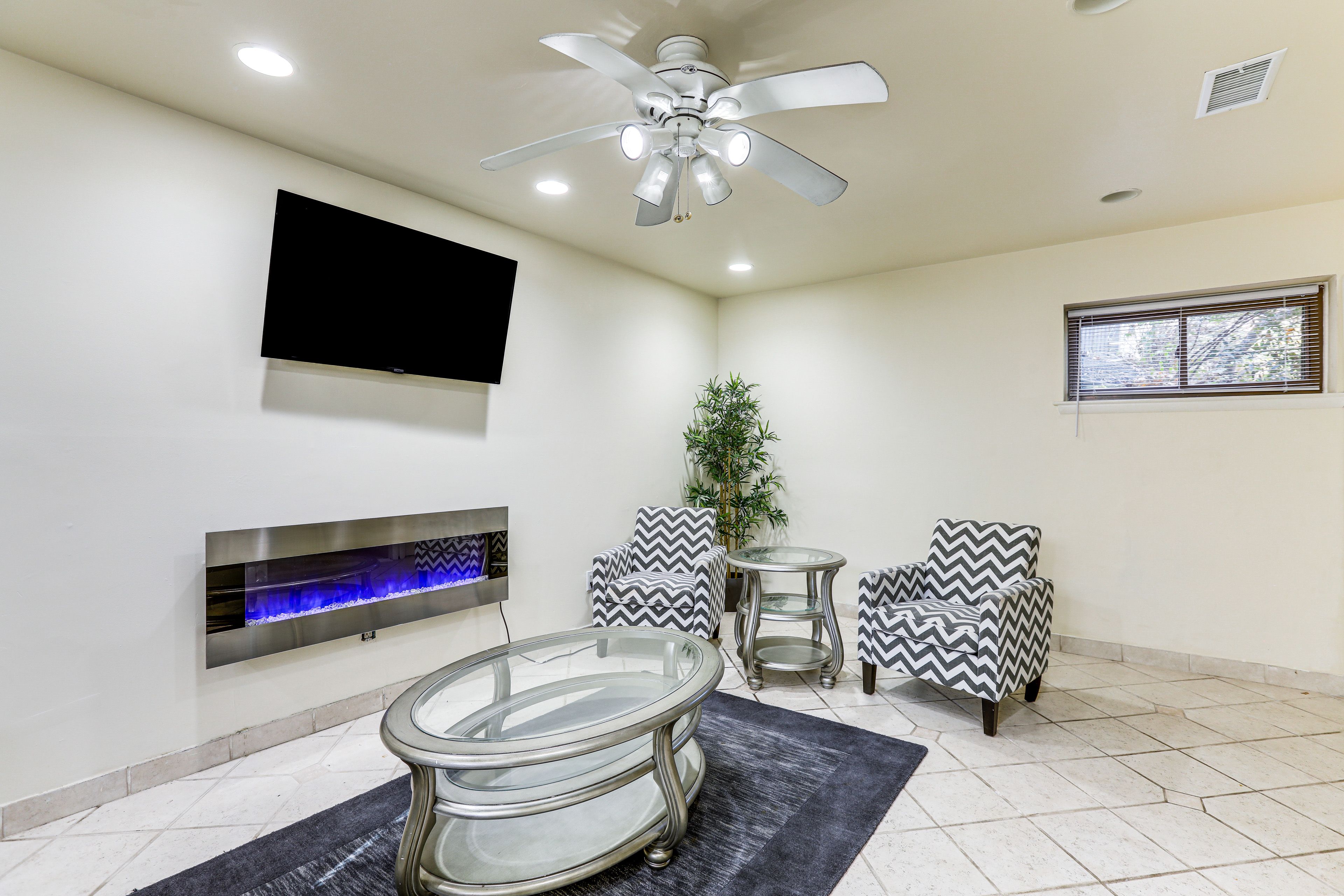 Living Room | Smart TV