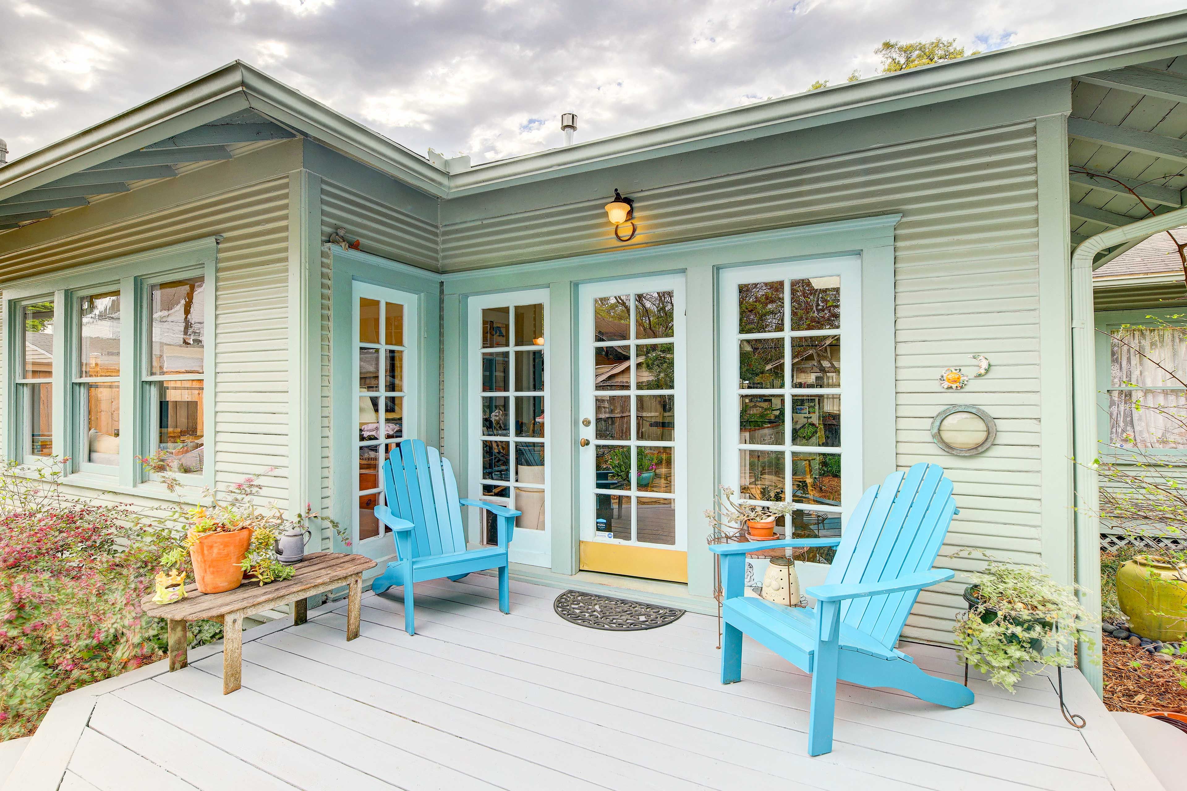 Shared Deck | Homeowner On-Site