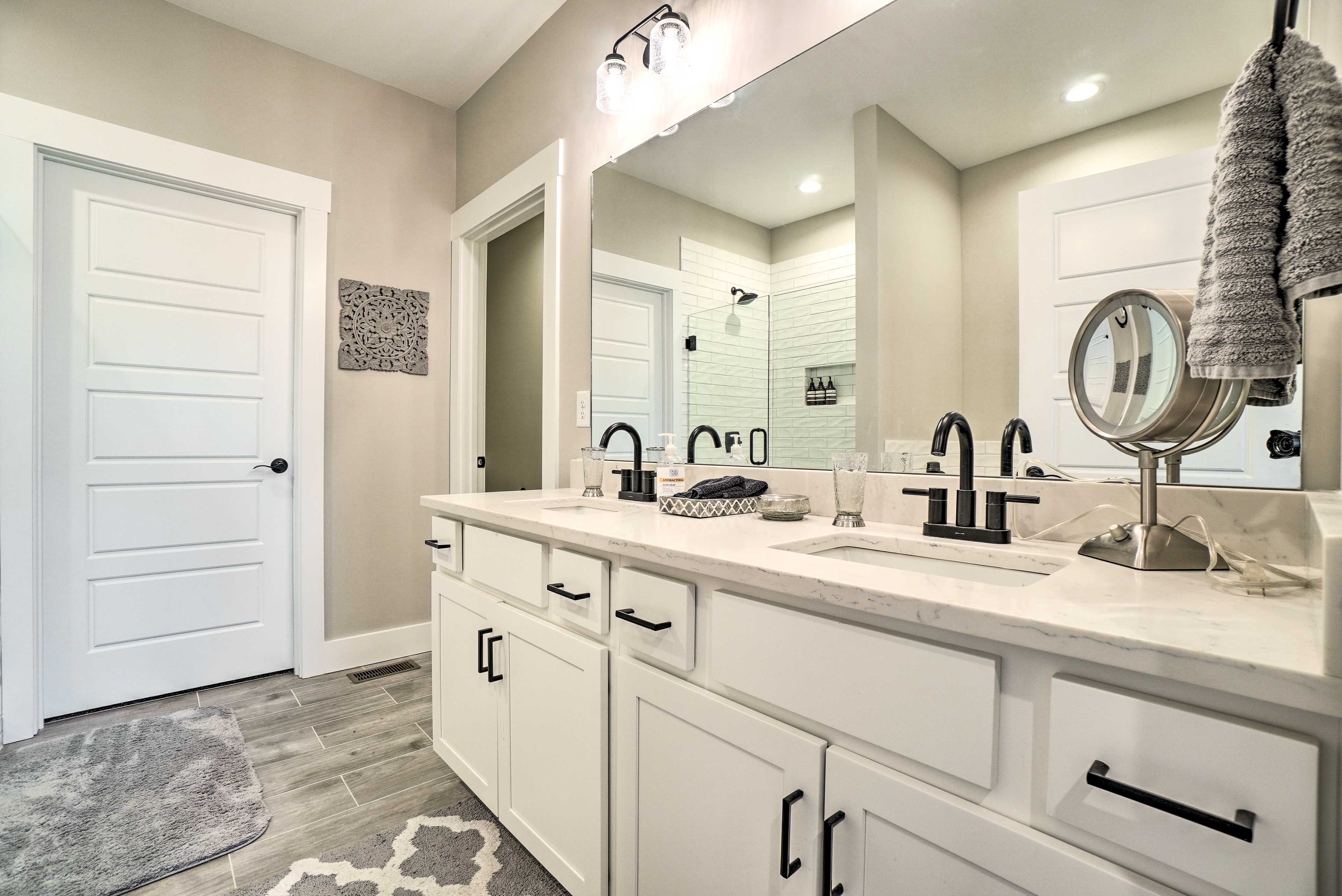 En-Suite Bathroom | Towels Provided | Complimentary Toiletries