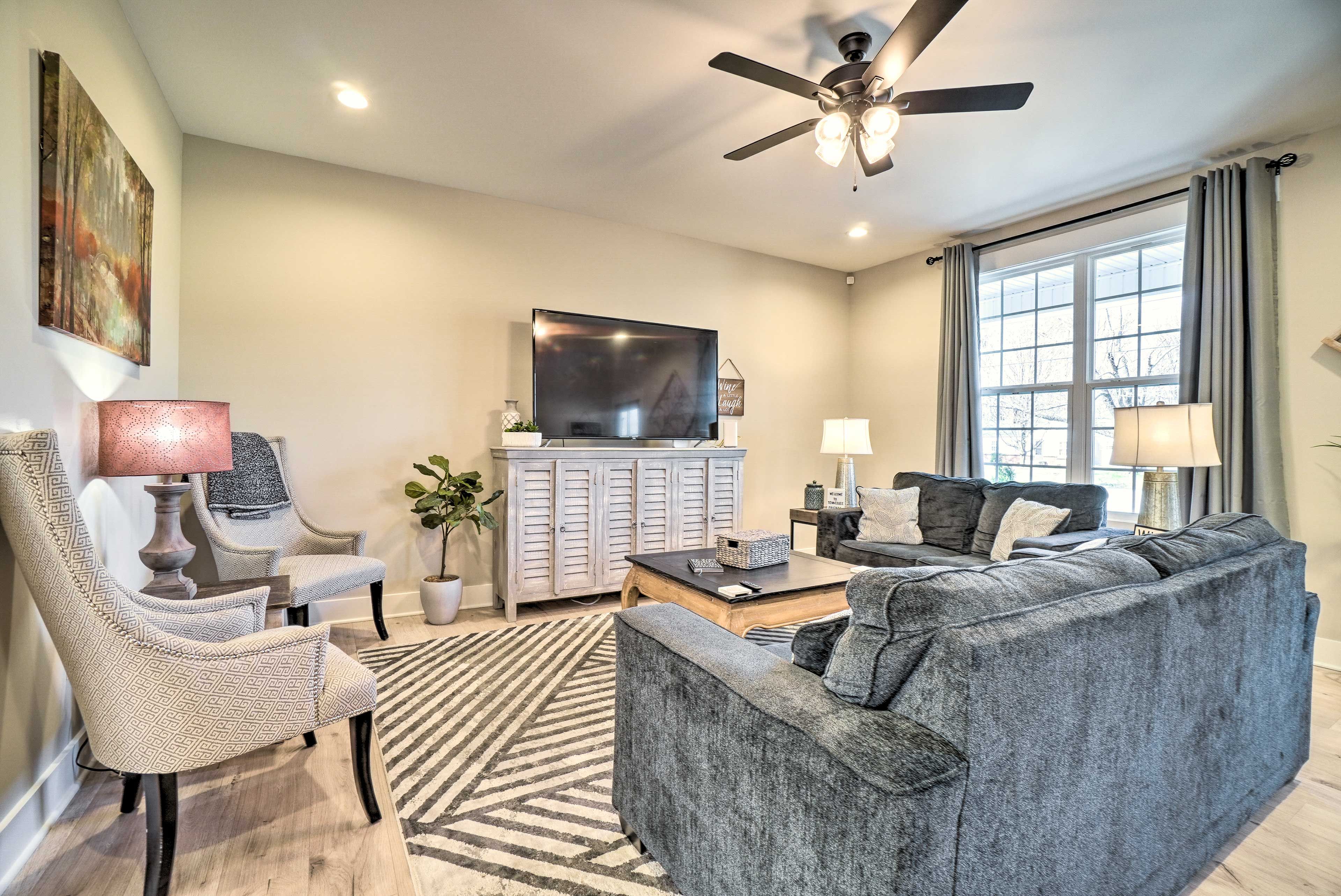 Living Area | Smart TV | Central A/C | Entry Level