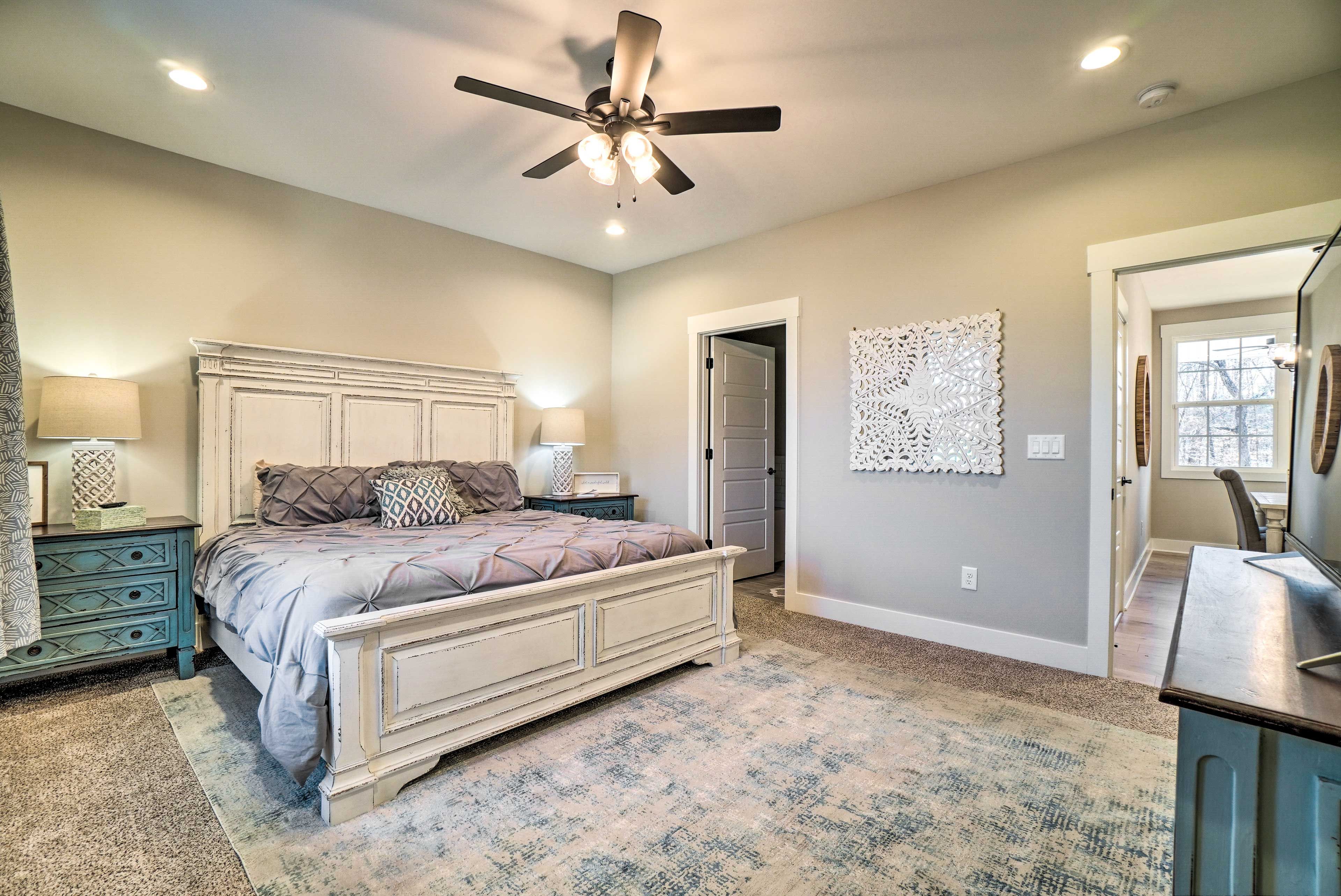 Bedroom 1 | California King Bed | Linens Provided | Smart TV | Entry Level