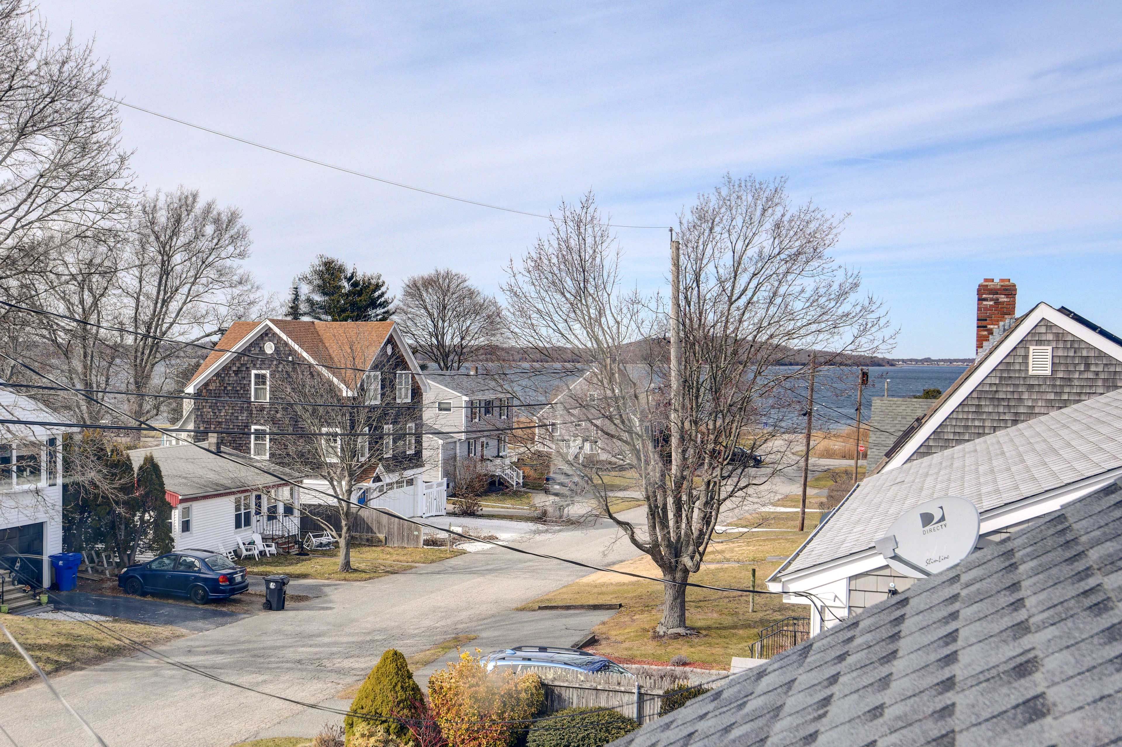 Home Exterior | Neighborhood View