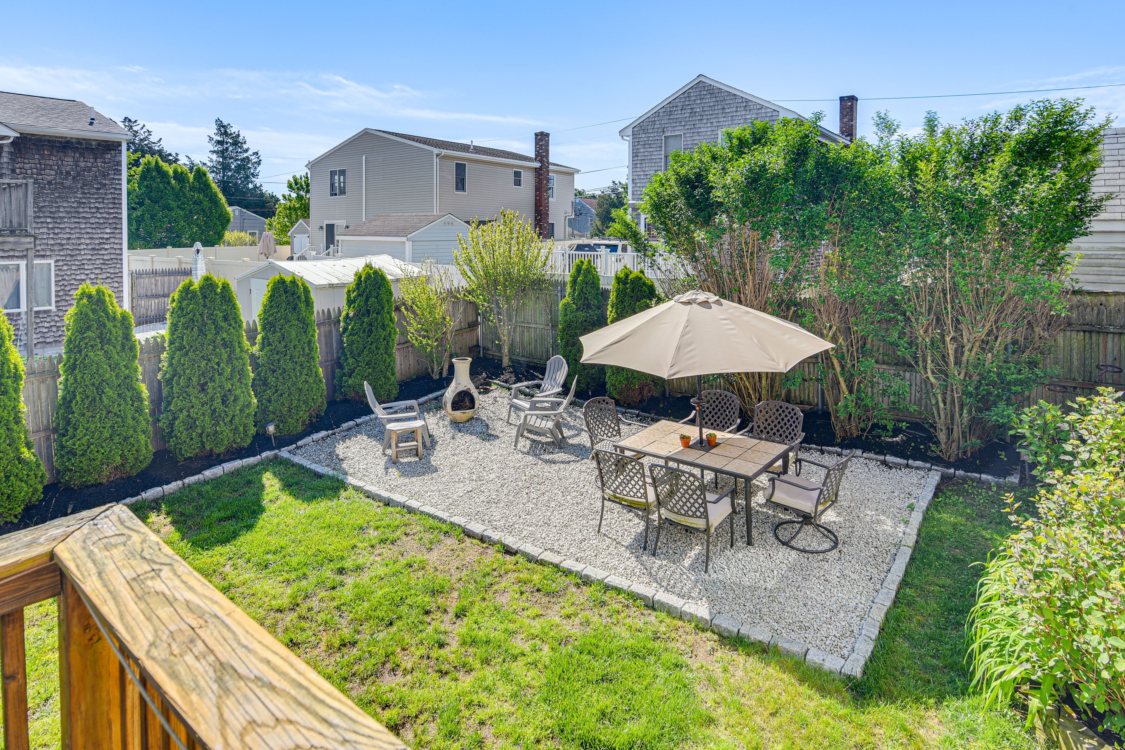 Backyard | Fire Pit | Outdoor Dining | Deck