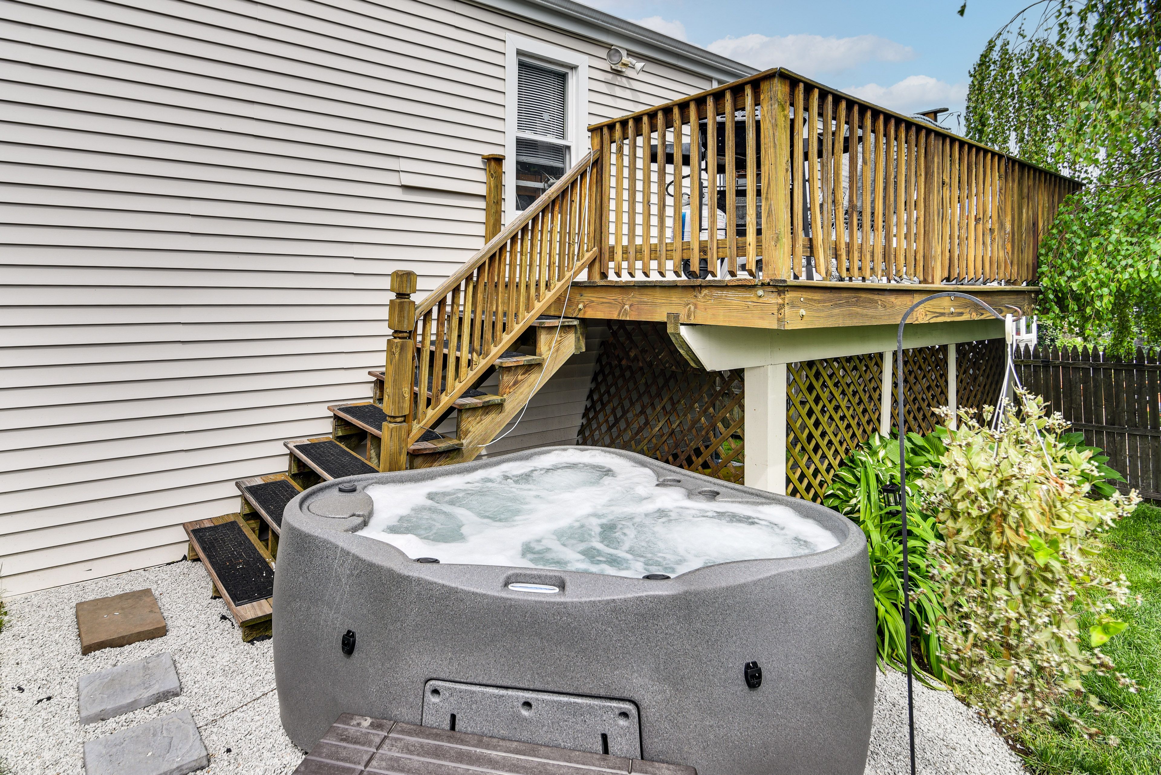 Private Hot Tub | Deck