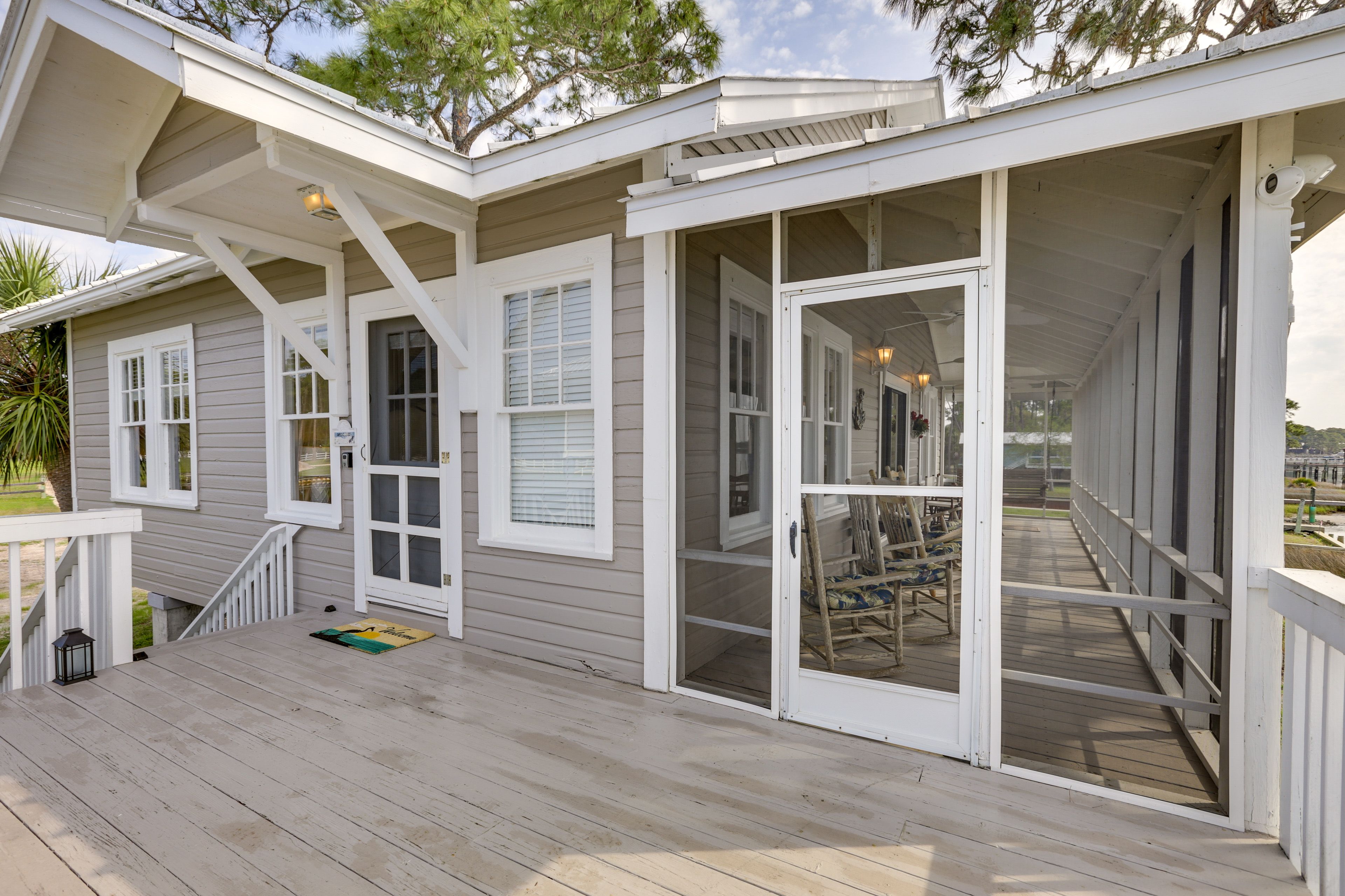 Cottage Entrance | 4 Exterior Security Cameras (Facing Out)