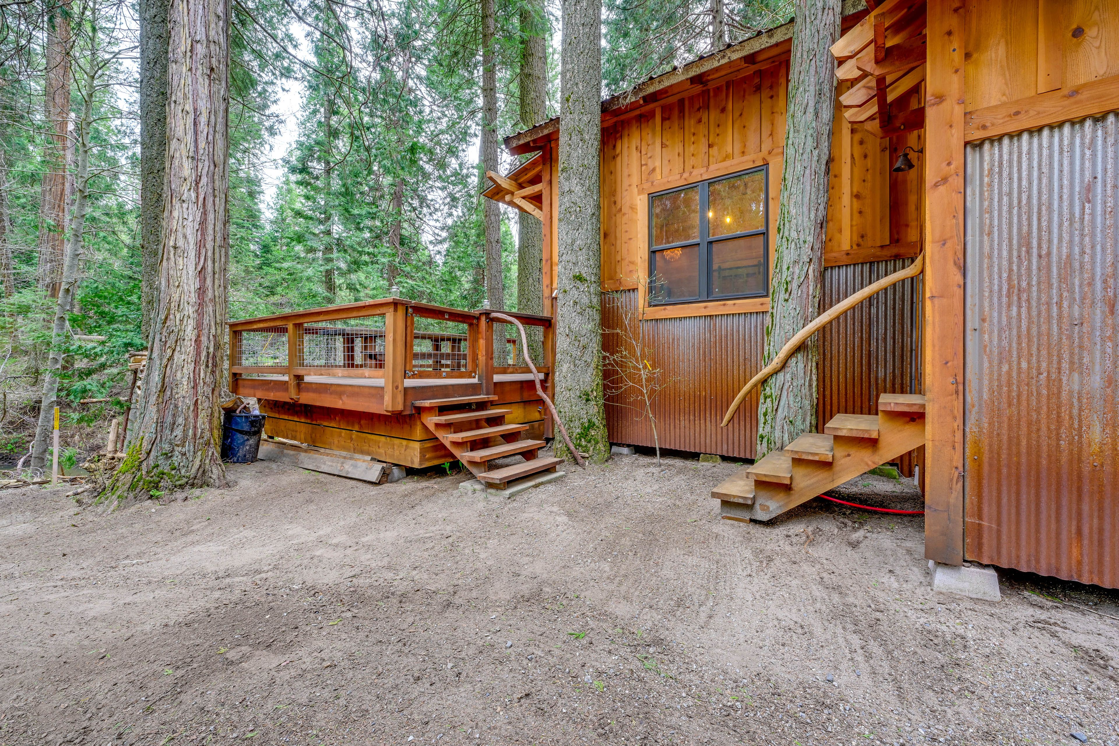 Cabin Exterior | Steps Required | Driveway Parking (2 Vehicles)