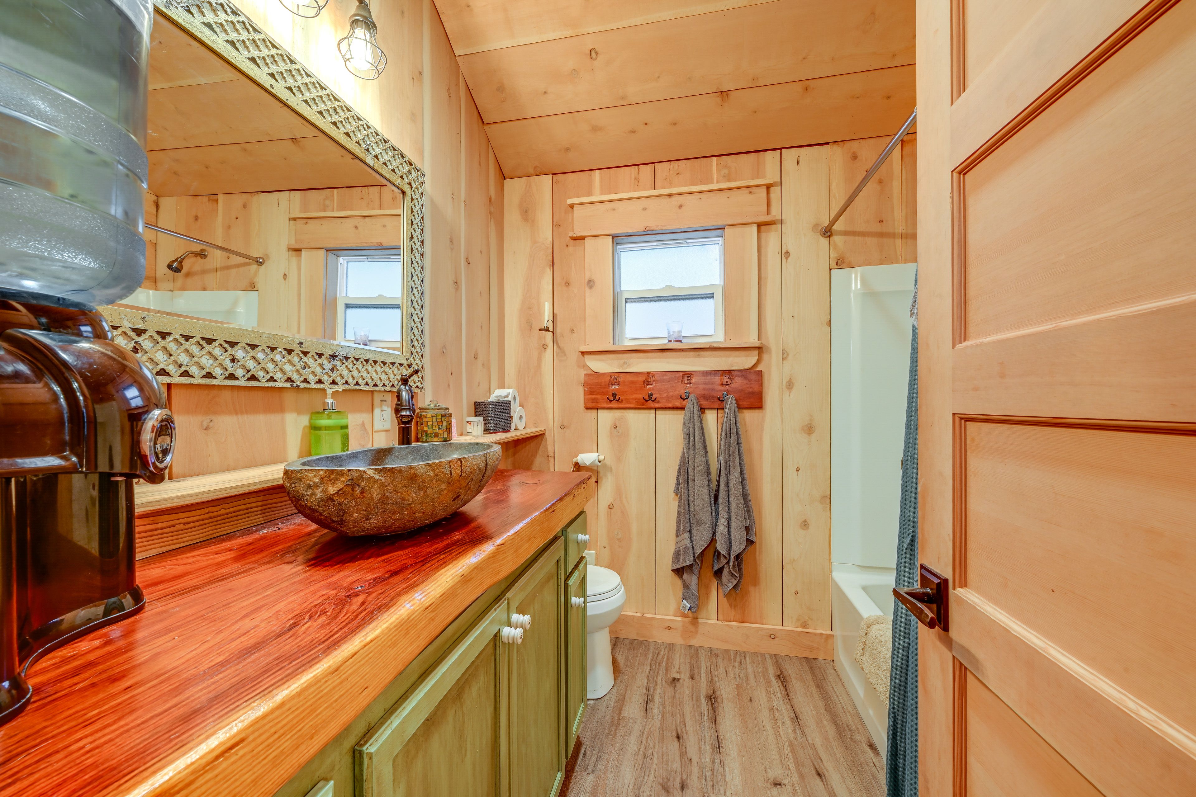 Full Bathroom | Complimentary Toiletries