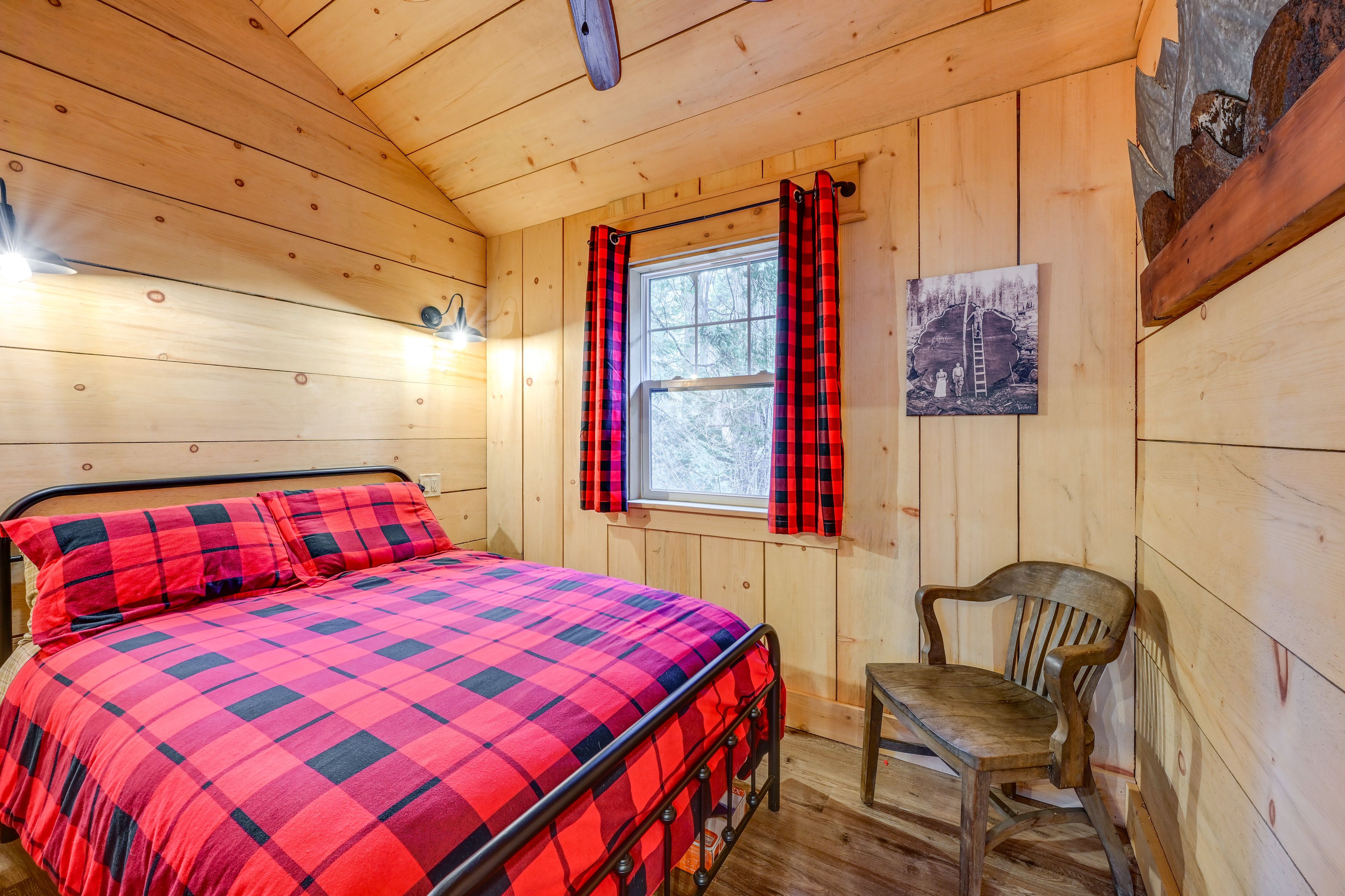 Bedroom 2 | Full Bed | 1st Floor