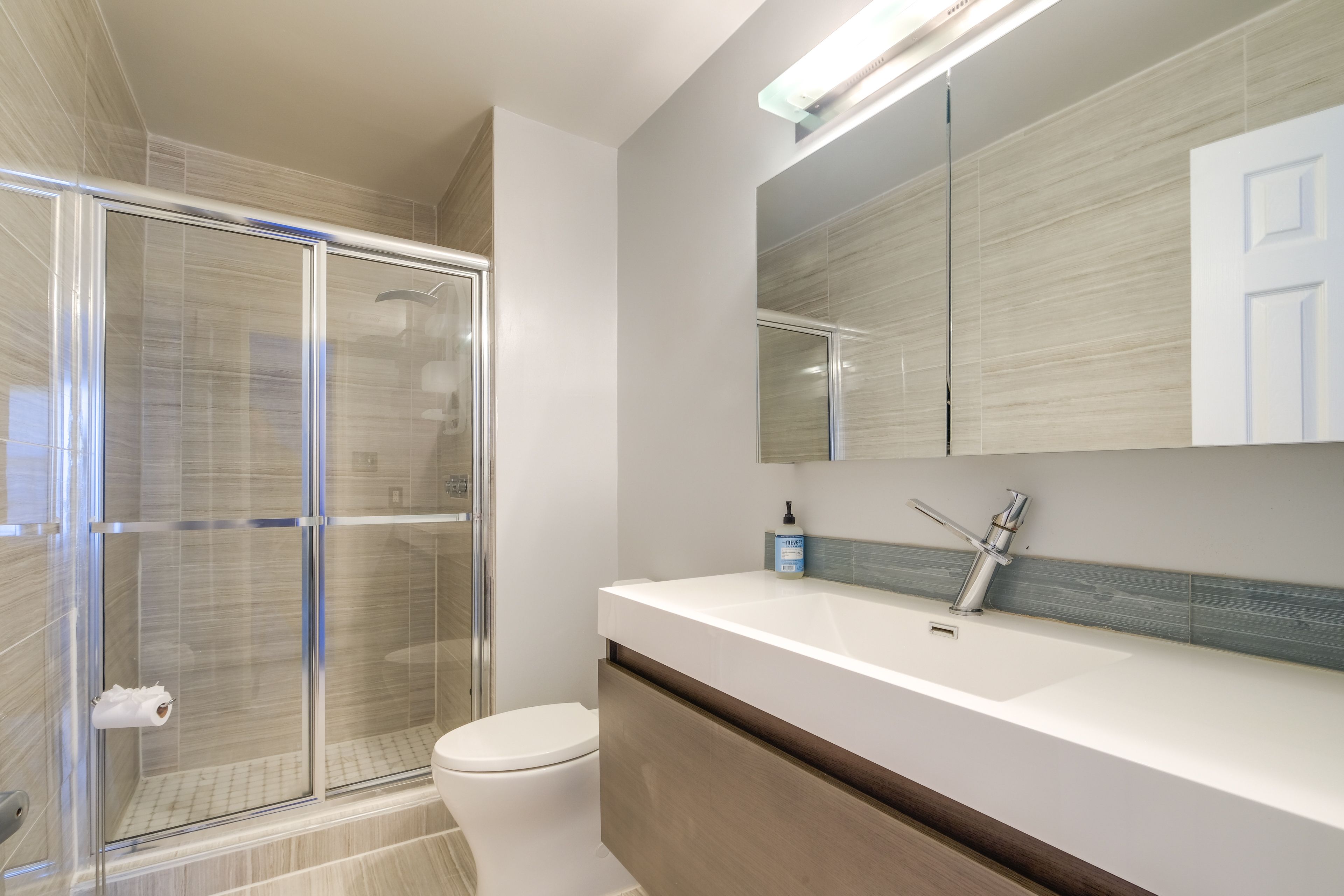 Full Bathroom | Towels Provided