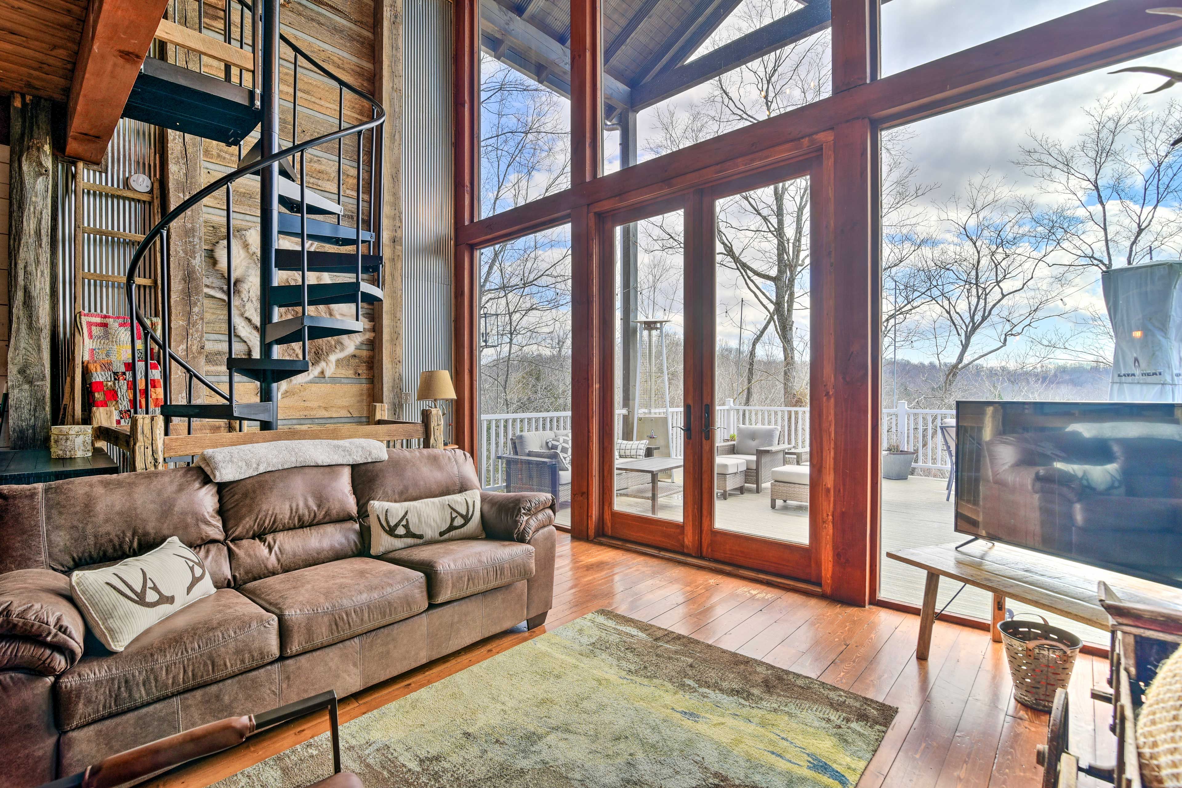 Living Room | Free WiFi | Smart TV | Central Heating & A/C