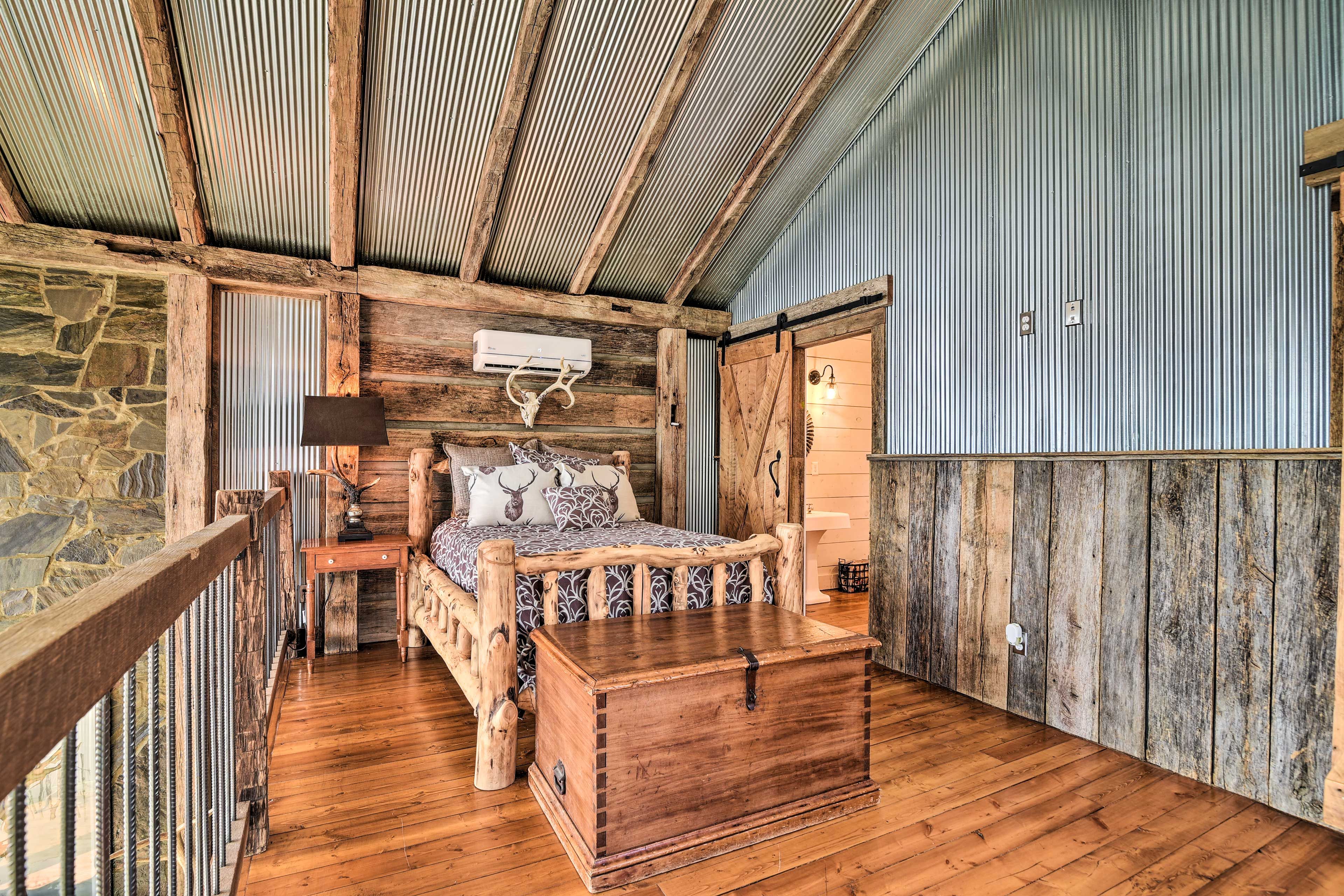 Loft | Queen Bed | En-Suite Bathroom