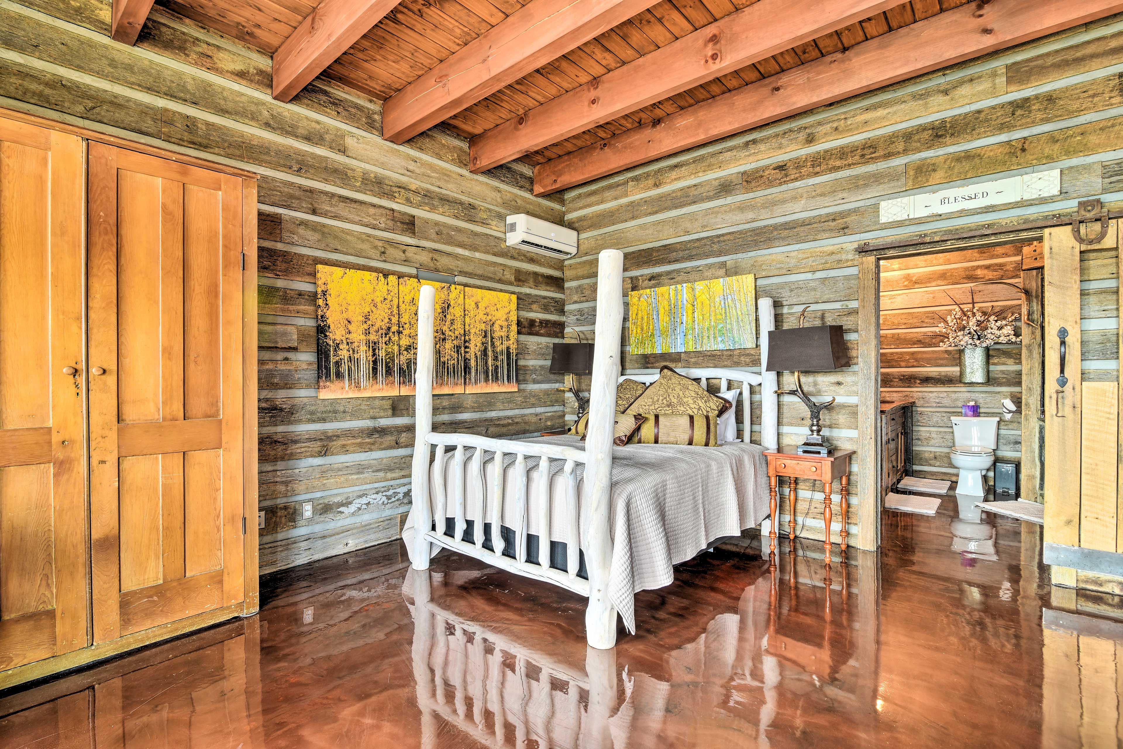 Bedroom | Queen Bed | Linens & Towels | Patio Access | En-Suite Bathroom