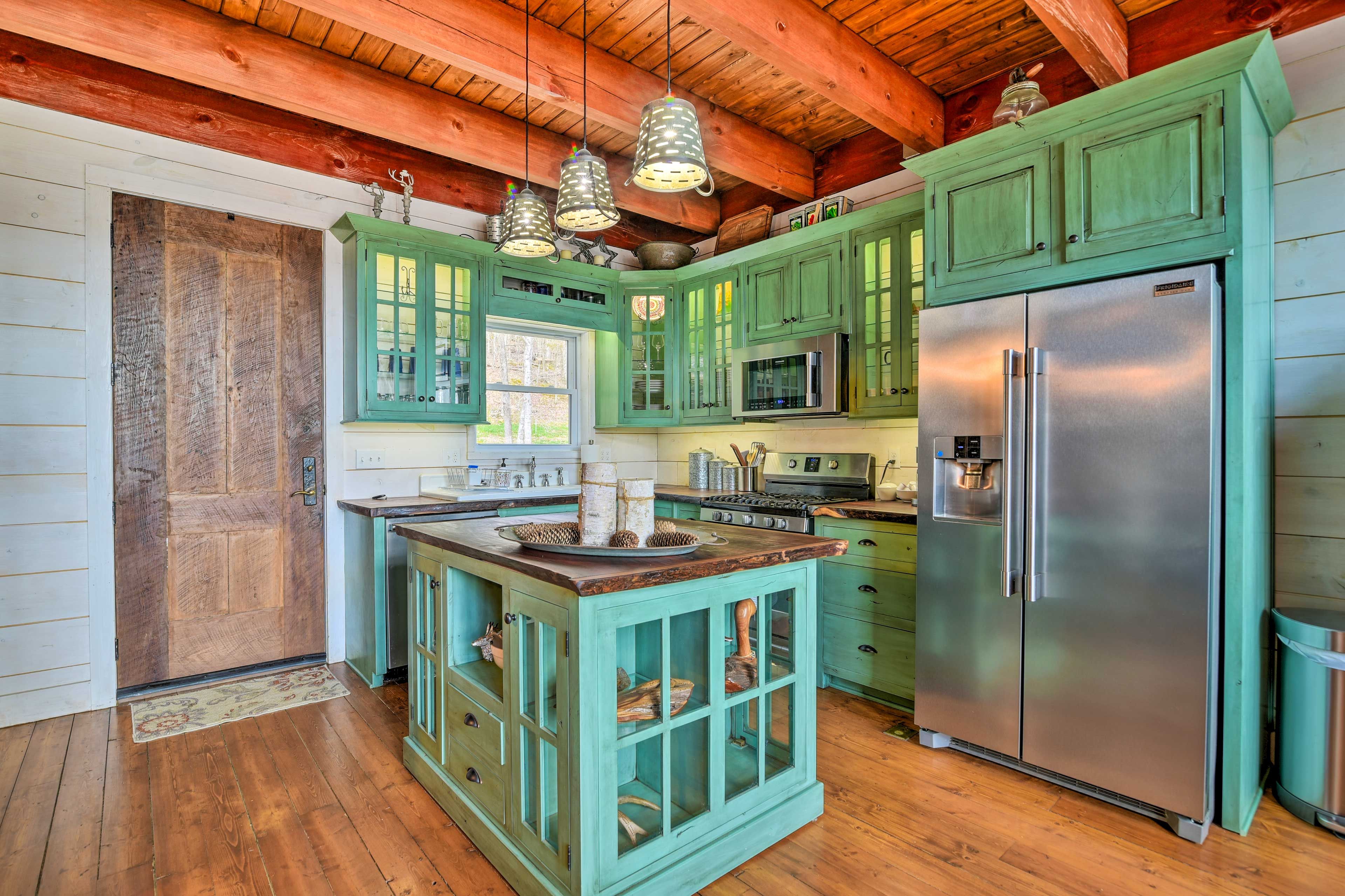 Kitchen | Drip/Keurig Coffee Maker | Dishwasher | Cooking Basics